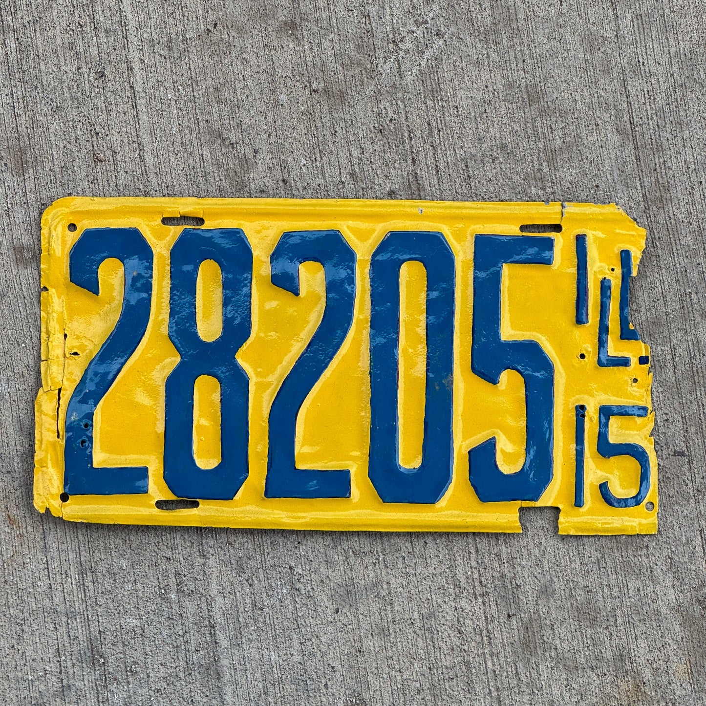 Photo of a 1915 Illinois License Plate Auto Tag Garage Decor Vintage 28205
