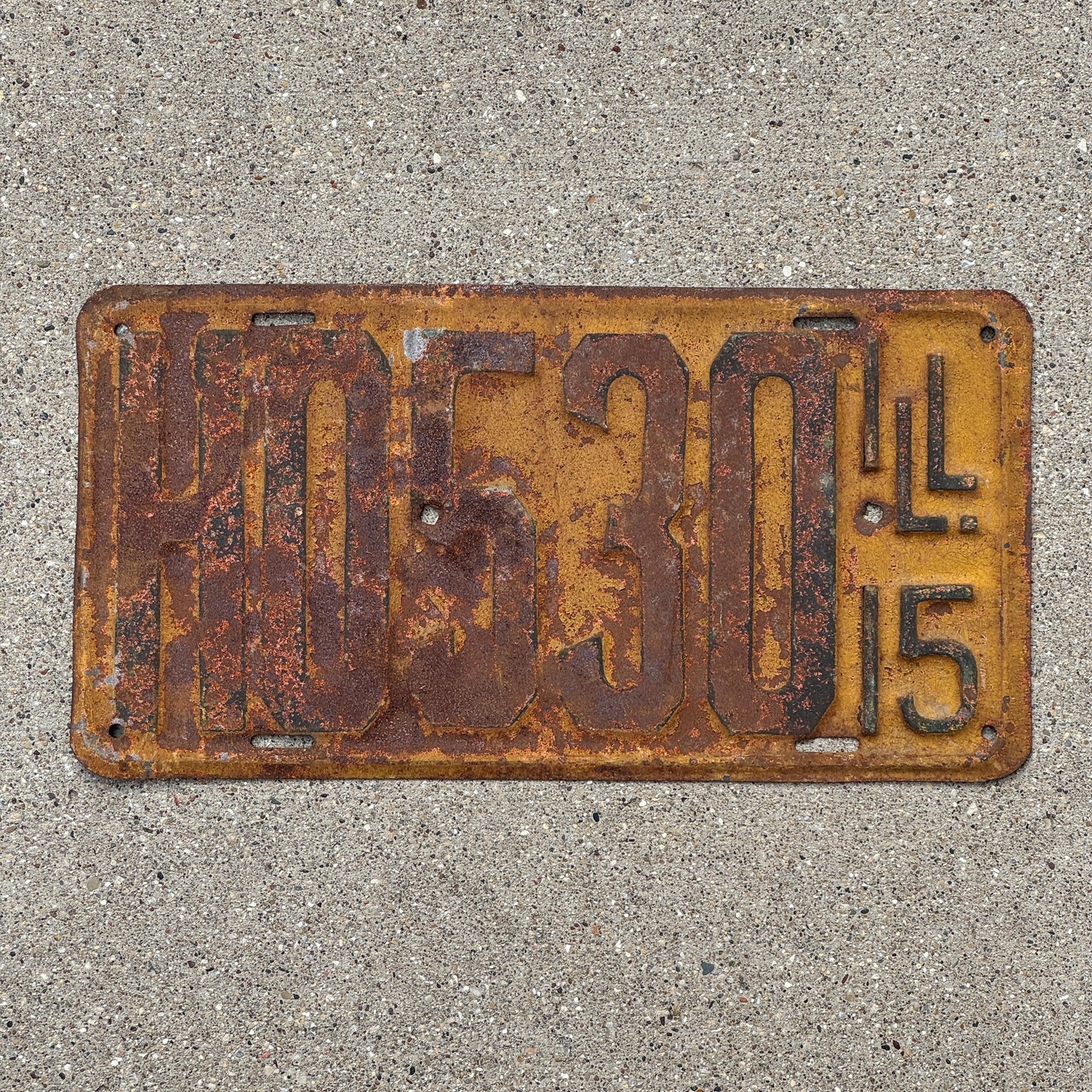 Photo of a 1915 Illinois License Plate Auto Tag Garage Decor Vintage Large Plate H 0530
