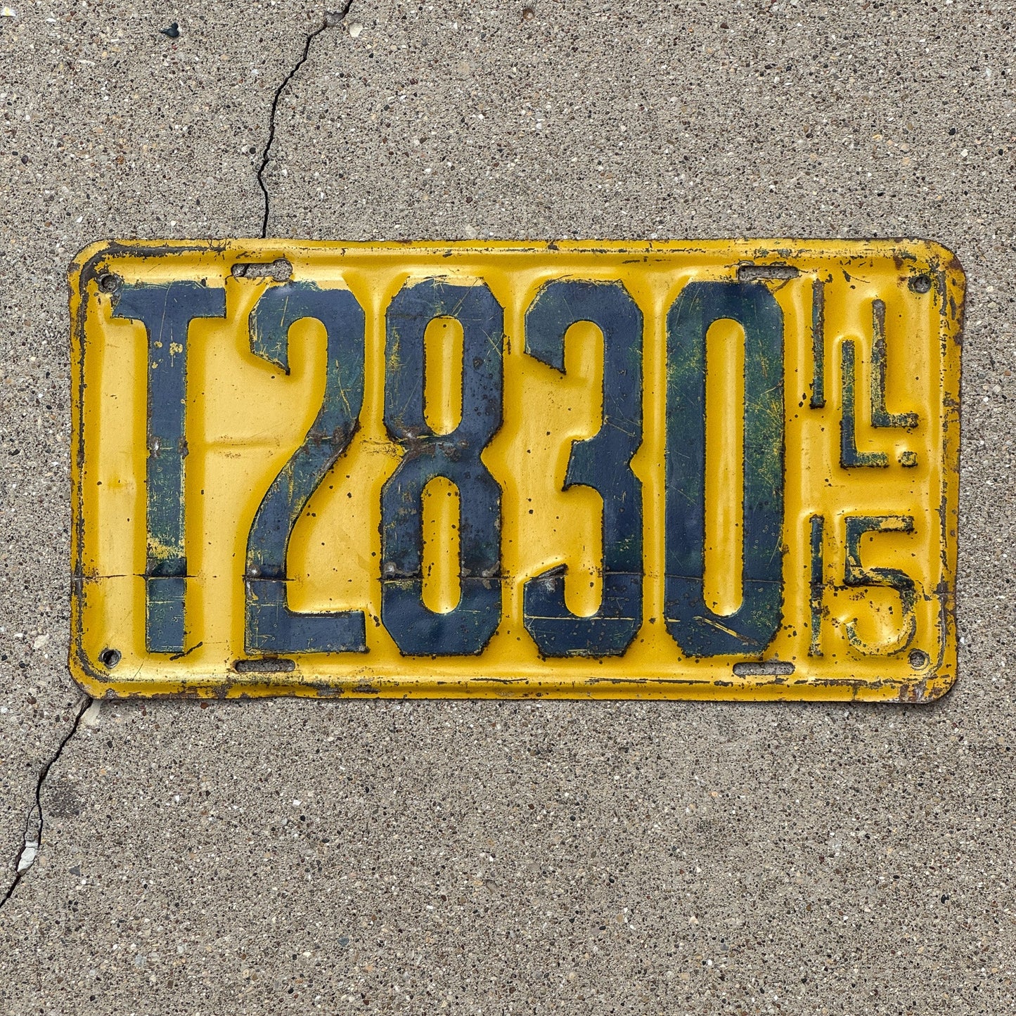 Photo of a 1915 Illinois License Plate Auto Tag Garage Decor Vintage Large Plate T 2830