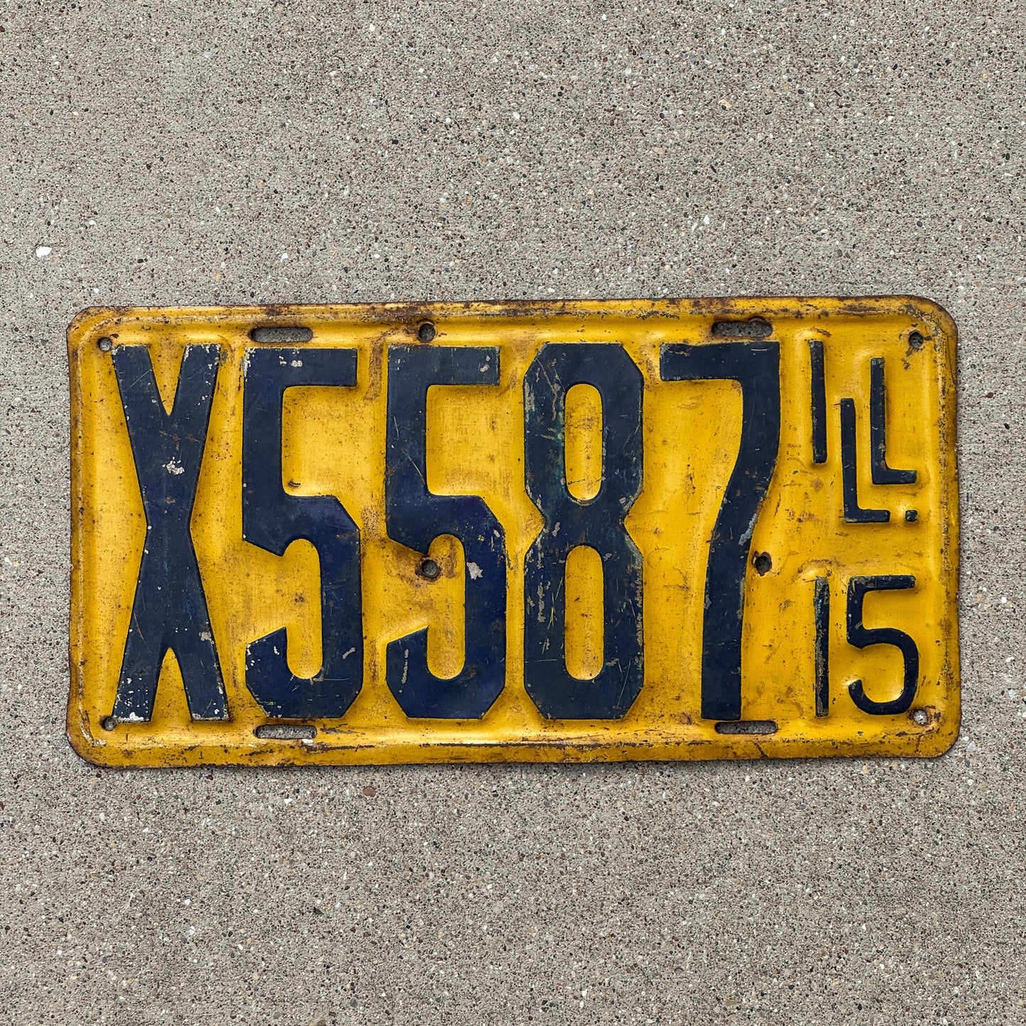 Photo of a 1915 Illinois License Plate Auto Tag Garage Decor Vintage Large Plate X 5587