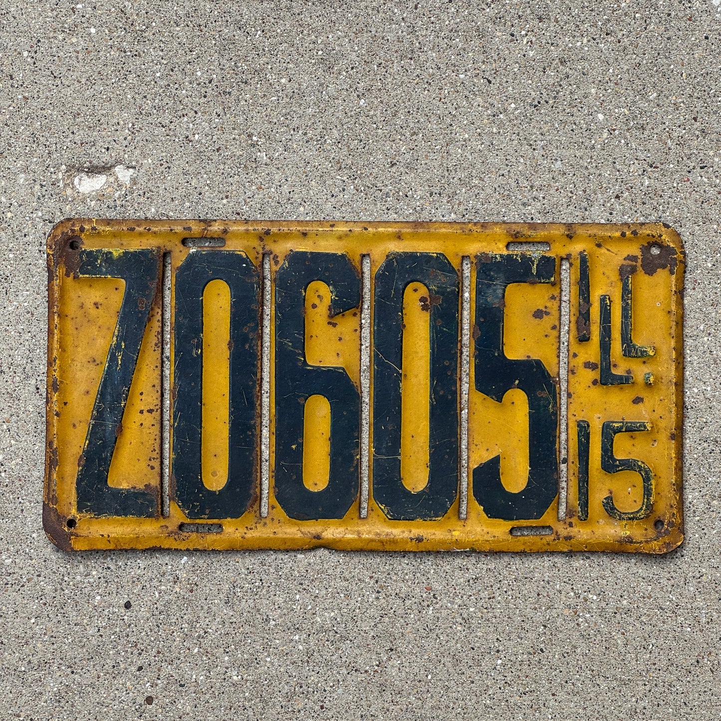 Photo of a 1915 Illinois License Plate Auto Tag Garage Decor Vintage Large Plate Z 0605