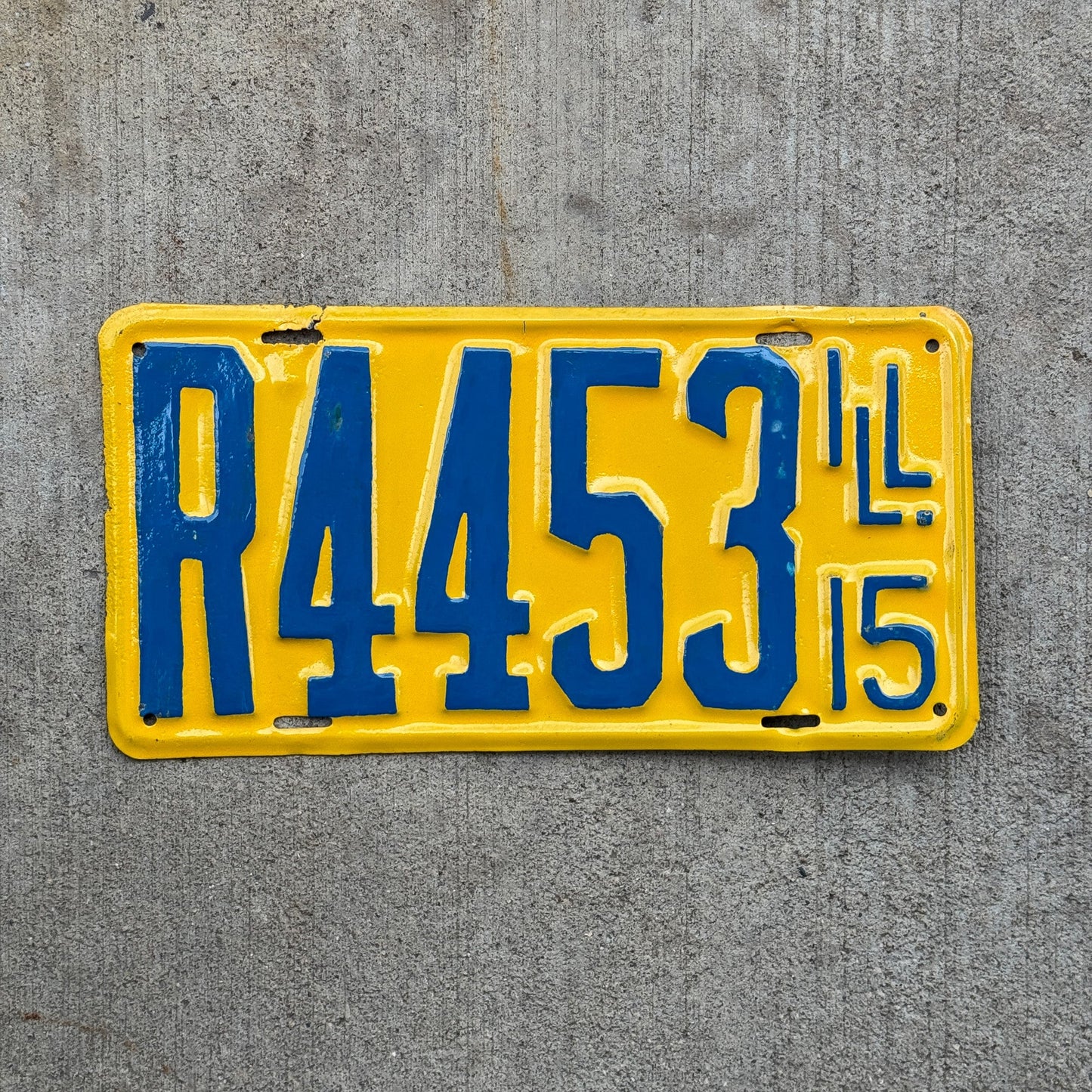 Photo of a 1915 Illinois License Plate Auto Tag Garage Decor Vintage R 4453