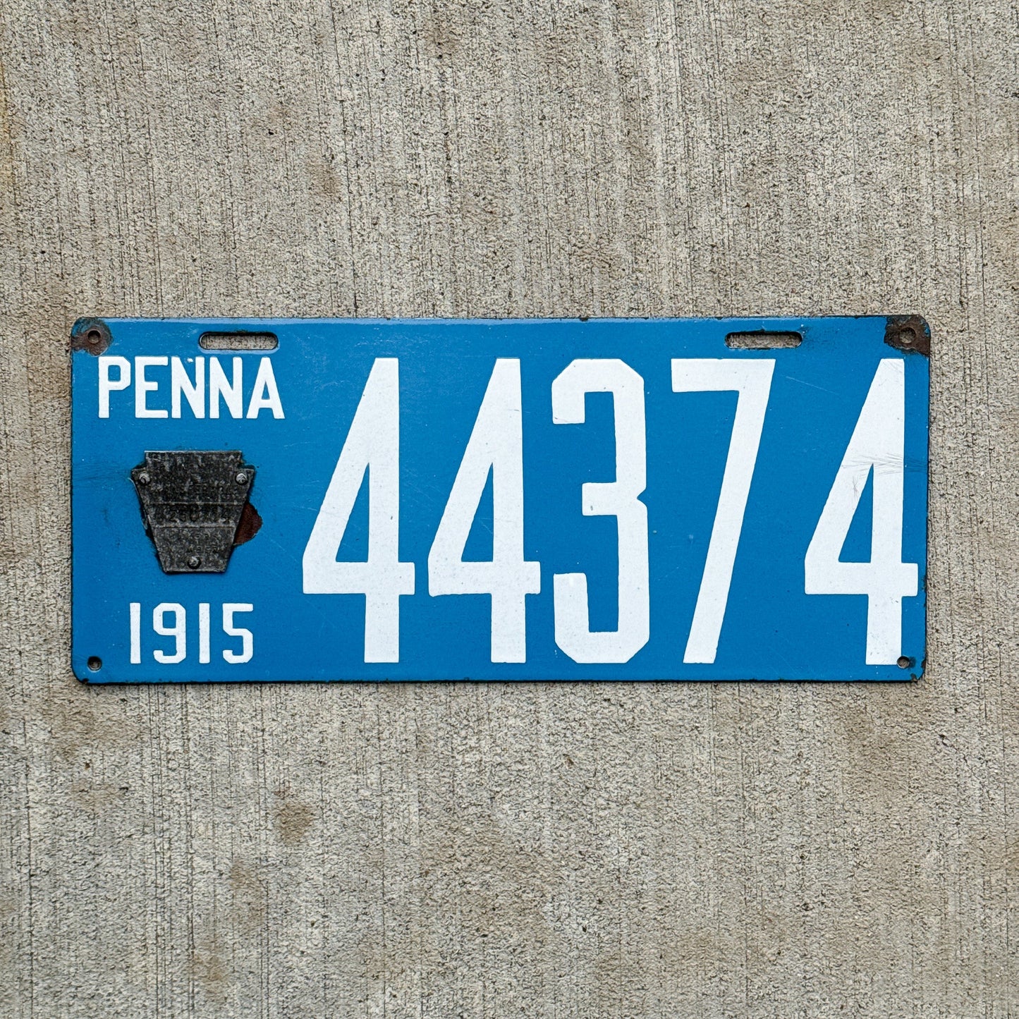 Photo of a 1915 Pennsylvania Porcelain License Plate Auto Tag Garage Decor Vintage 44374 with original patina