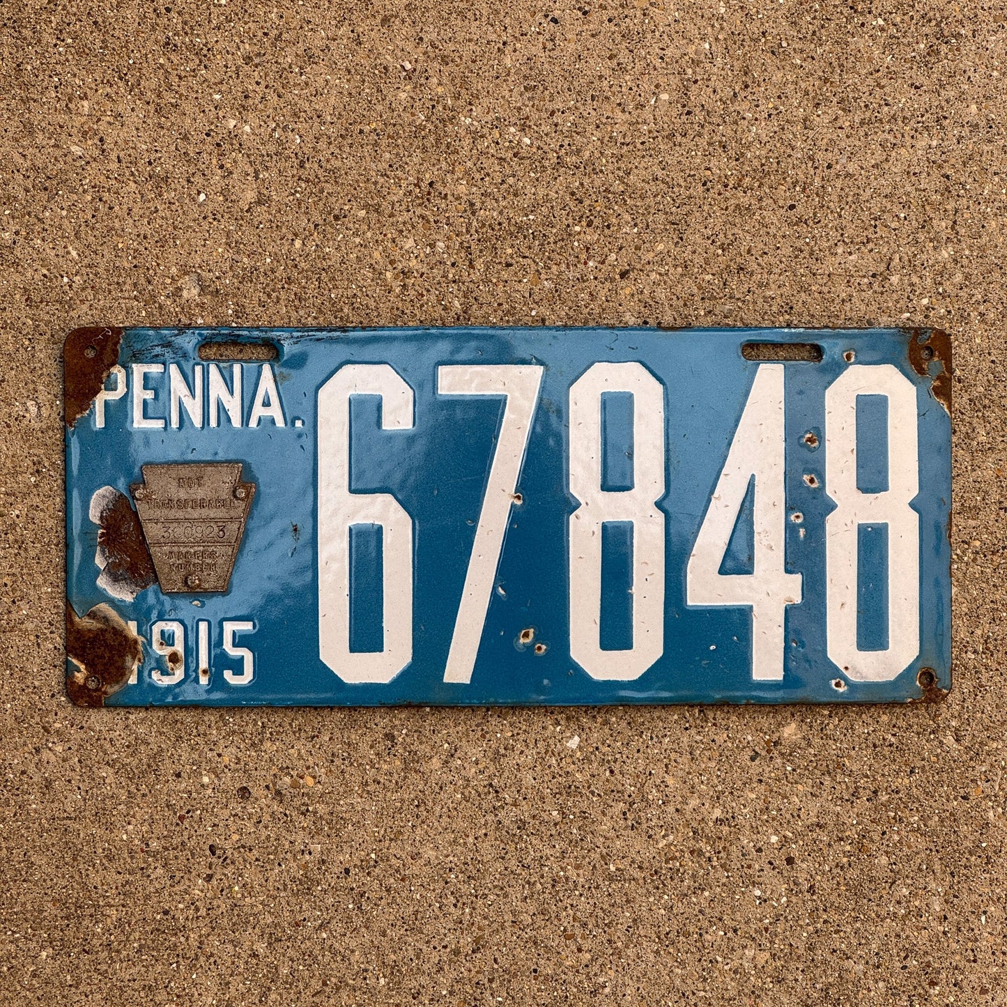 Photo of a 1915 Pennsylvania Porcelain License Plate Auto Tag Garage Decor Vintage 67848