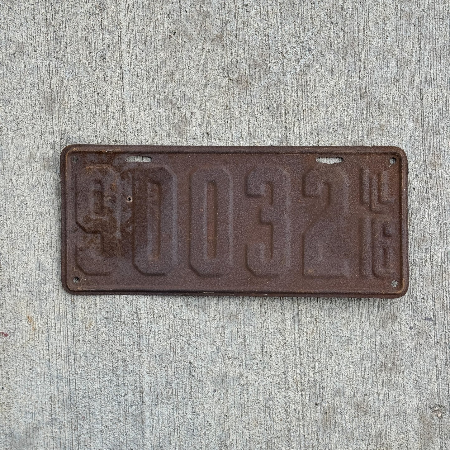 Photo of a 1916 Illinois License Plate Auto Tag Garage Decor Vintage 90032 with original patina