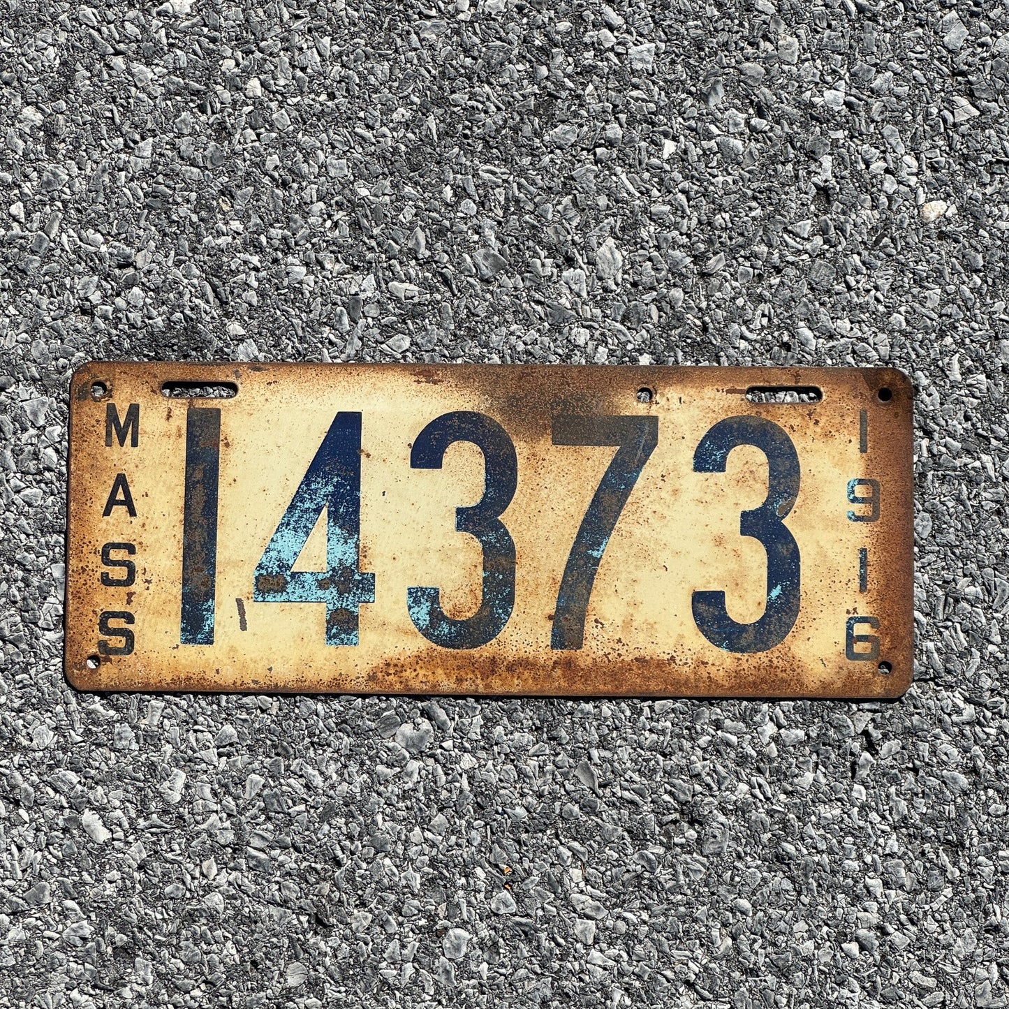 Photo of a 1916 Massachusetts License Plate Auto Tag Garage Decor Vintage 14373