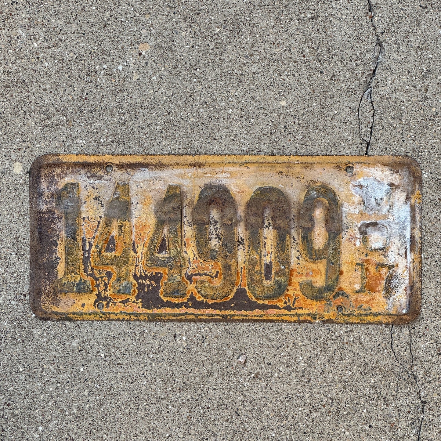 Photo of a 1917 Missouri License Plate Auto Tag Garage Decor Vintage 144909