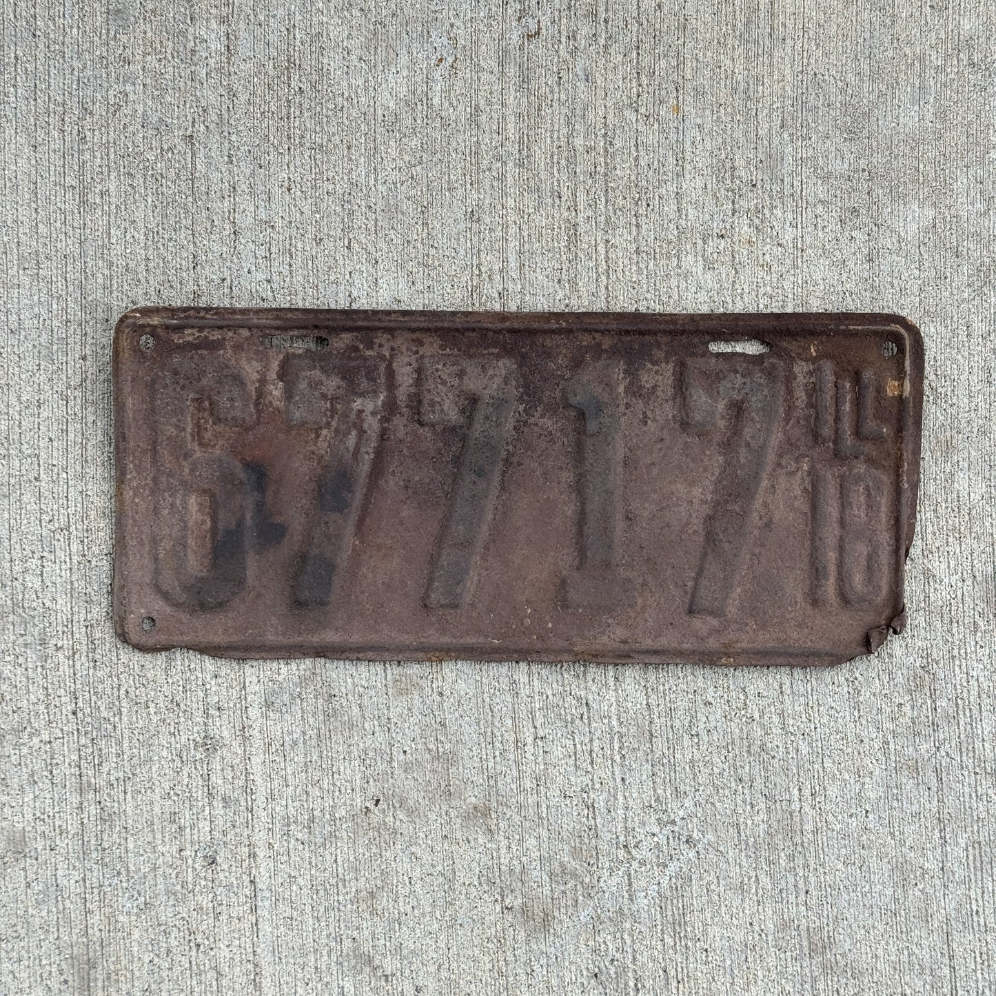 Photo of a 1918 Illinois License Plate Auto Tag Garage Decor Vintage 67717 with original patina