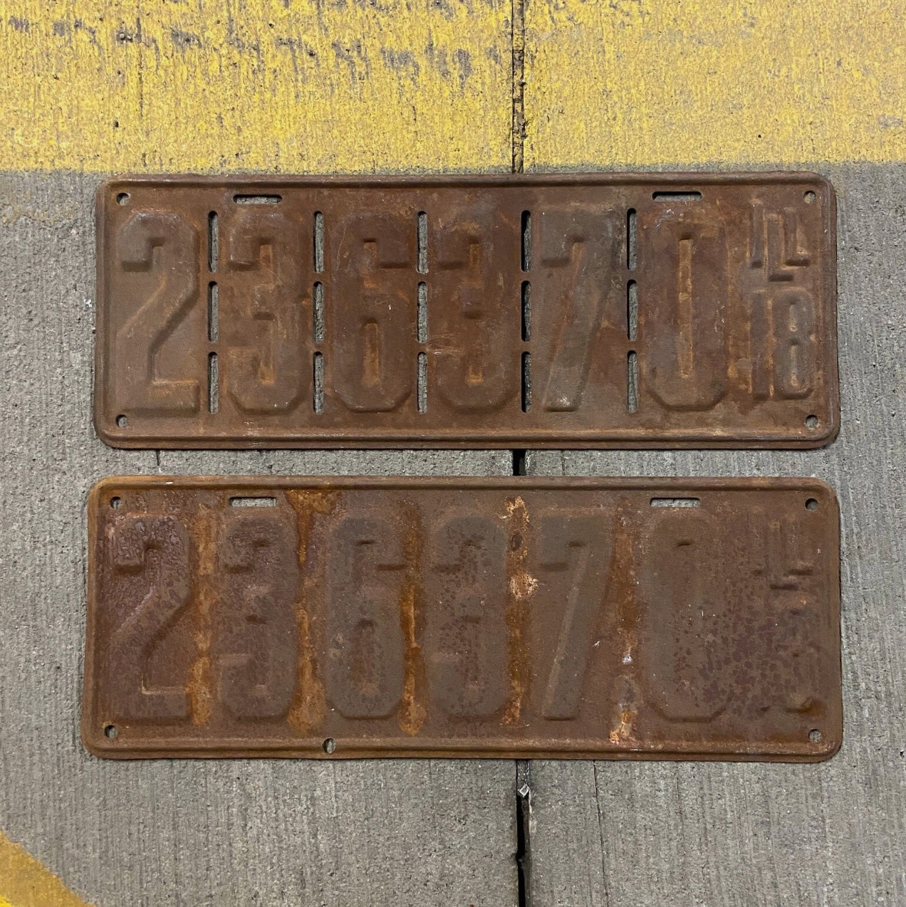 Photo of a 1918 Illinois License Plate Pair Auto Tag Garage Decor Vintage 236370 with original patina
