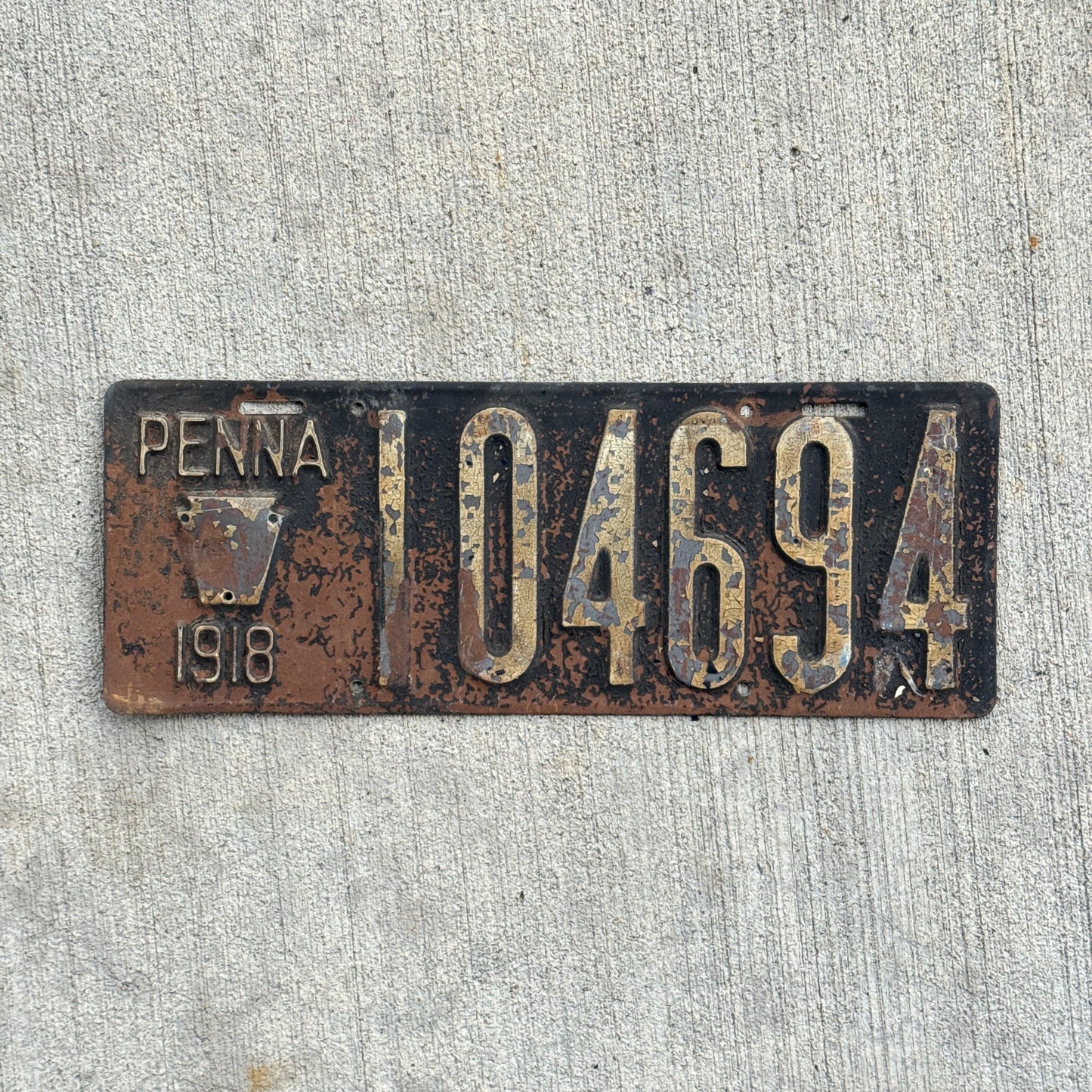 Photo of a 1918 Pennsylvania License Plate Auto Tag Garage Decor Vintage 104694 with original patina