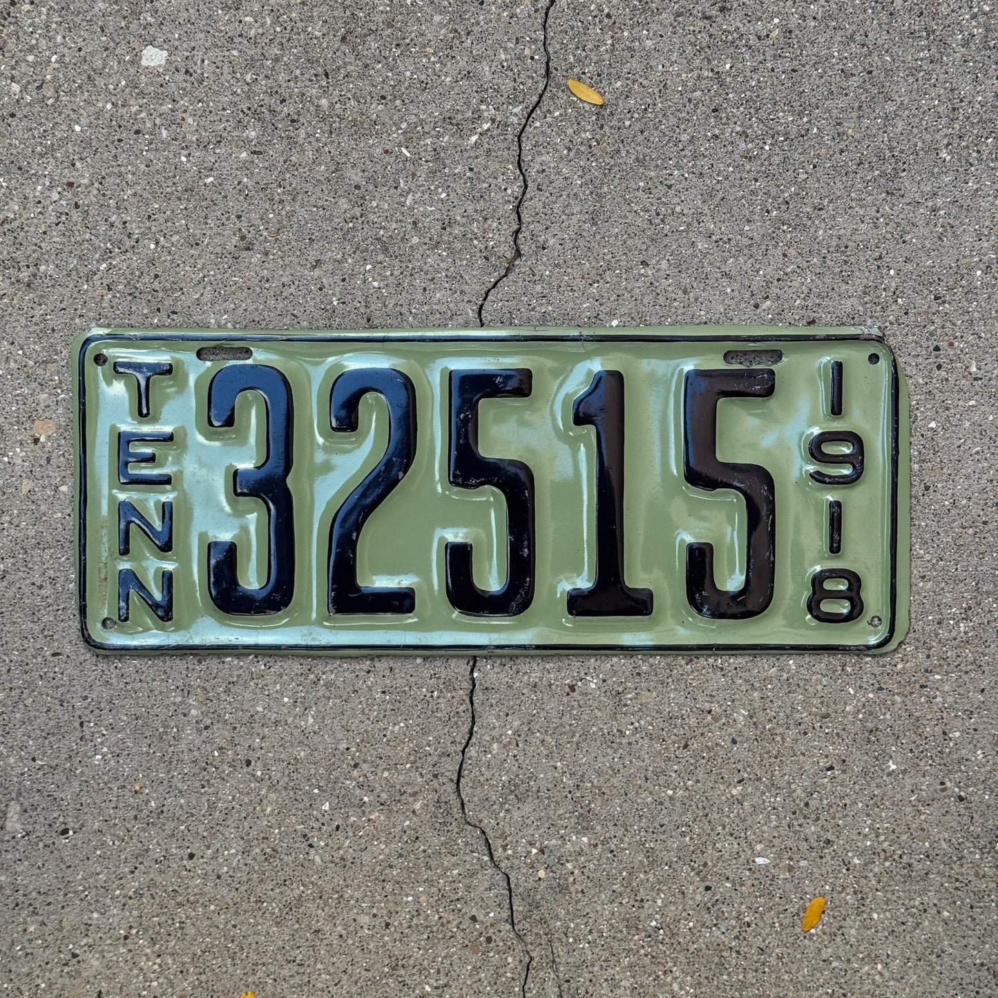 Photo of a 1918 Tennessee License Plate Auto Tag Garage Decor Vintage 32515