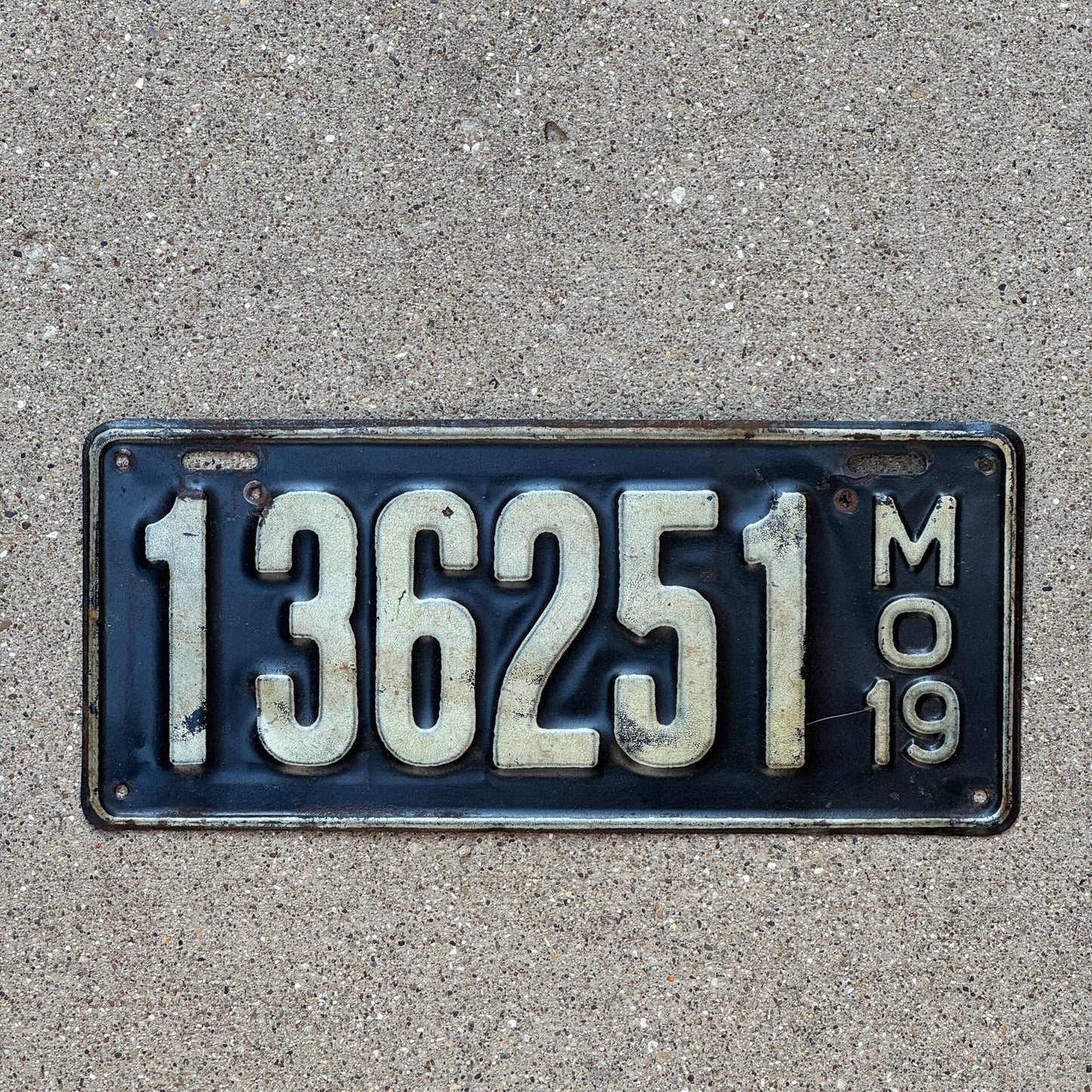 Photo of a 1919 Missouri License Plate Auto Tag Garage Decor Vintage 136251