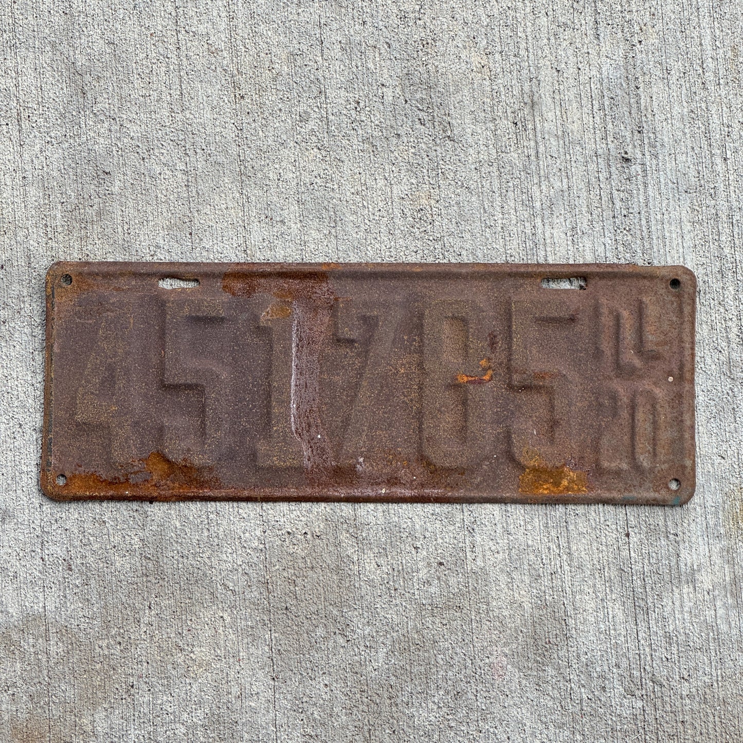 Photo of a 1920 Illinois License Plate Auto Tag Garage Decor Vintage 451785 with original patina