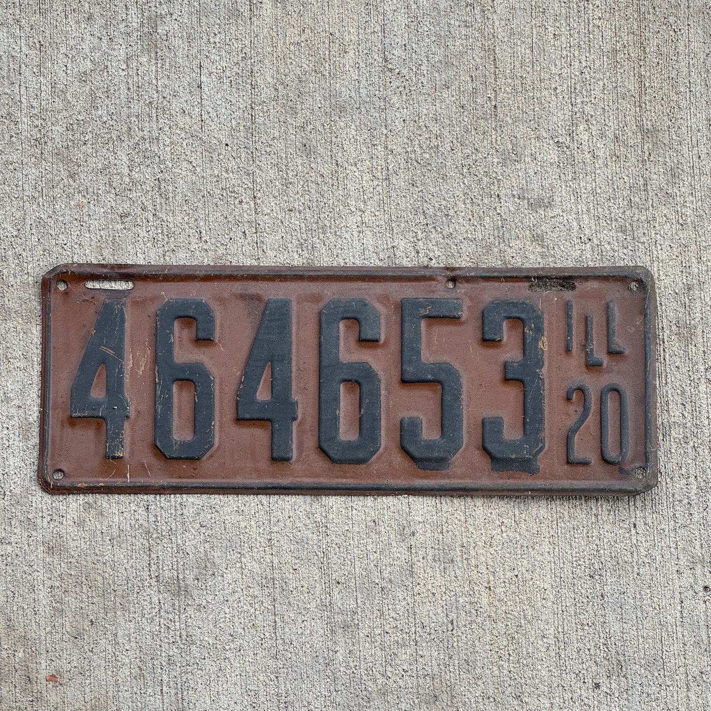 Photo of a 1920 Illinois License Plate Auto Tag Garage Decor Vintage 464653 with original patina