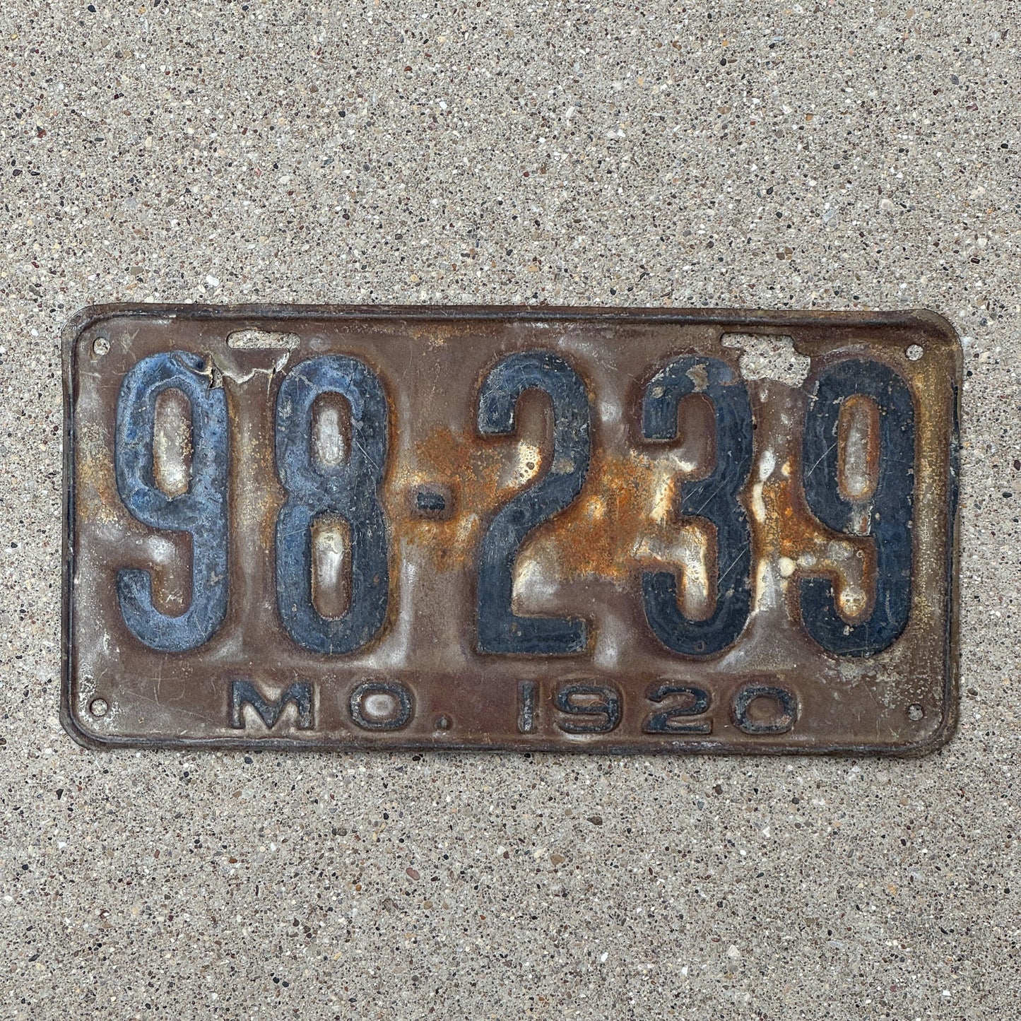 Photo of a 1920 Missouri License Plate Auto Tag Garage Decor Vintage 98 239