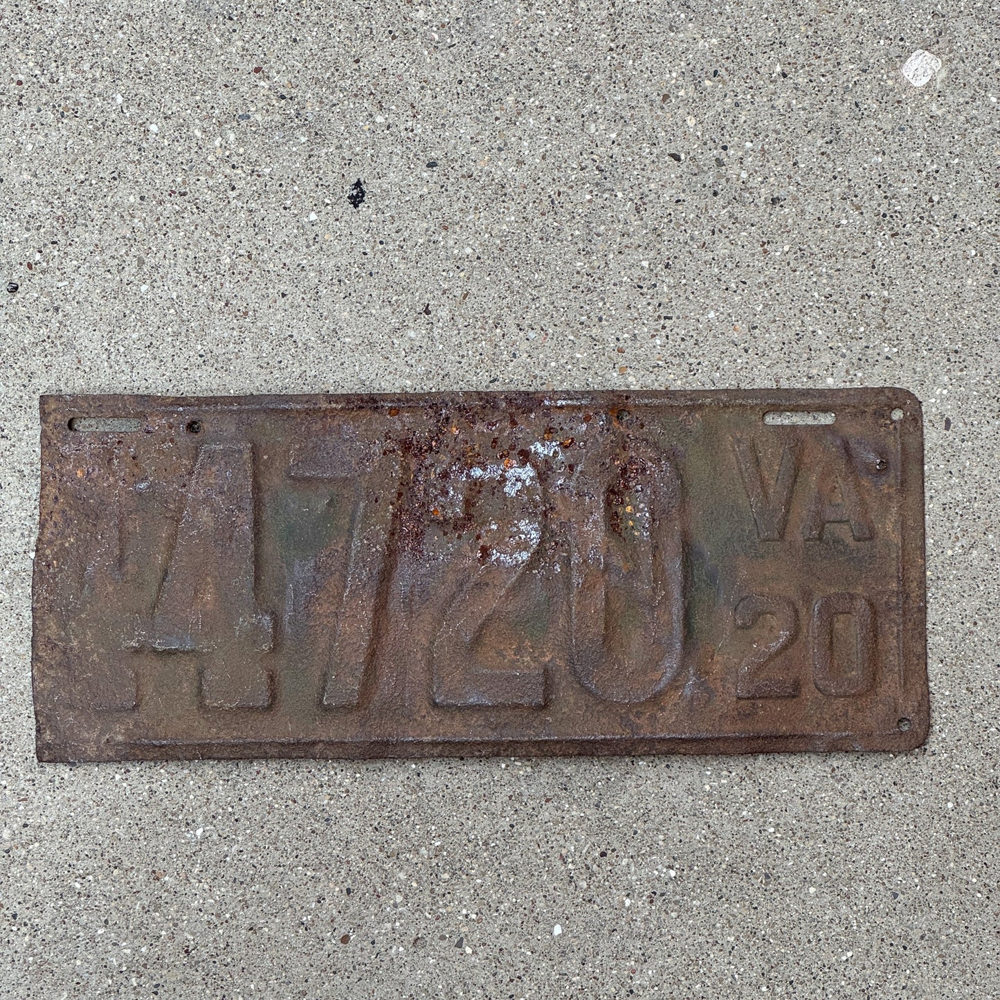 Photo of a 1920 Virginia License Plate Auto Tag Garage Decor Vintage 44720