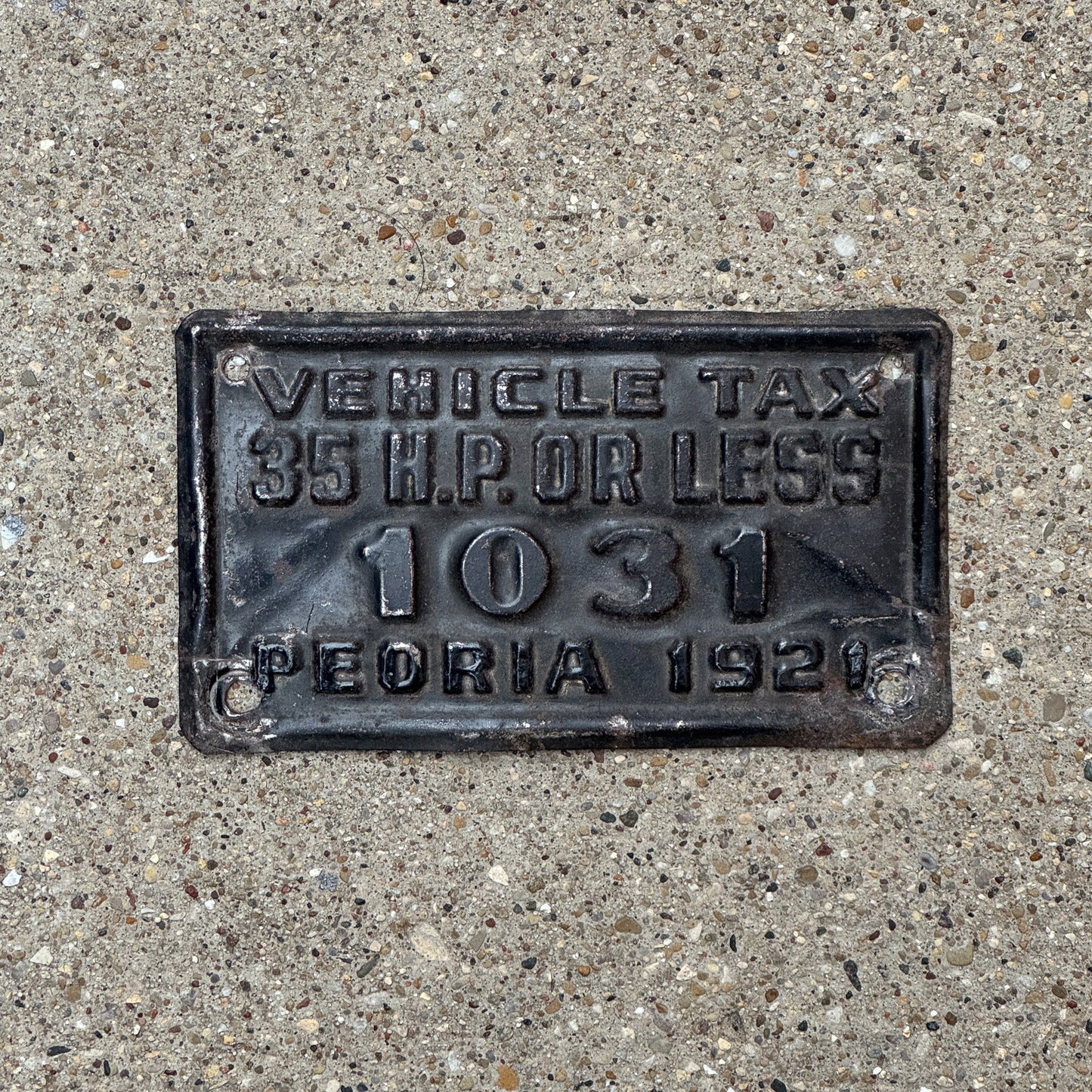 Photo of a 1921 Illinois Peoria Vehicle Tax License Plate Auto Tag Garage Decor Vintage 35 HP or less 1031 with original patina