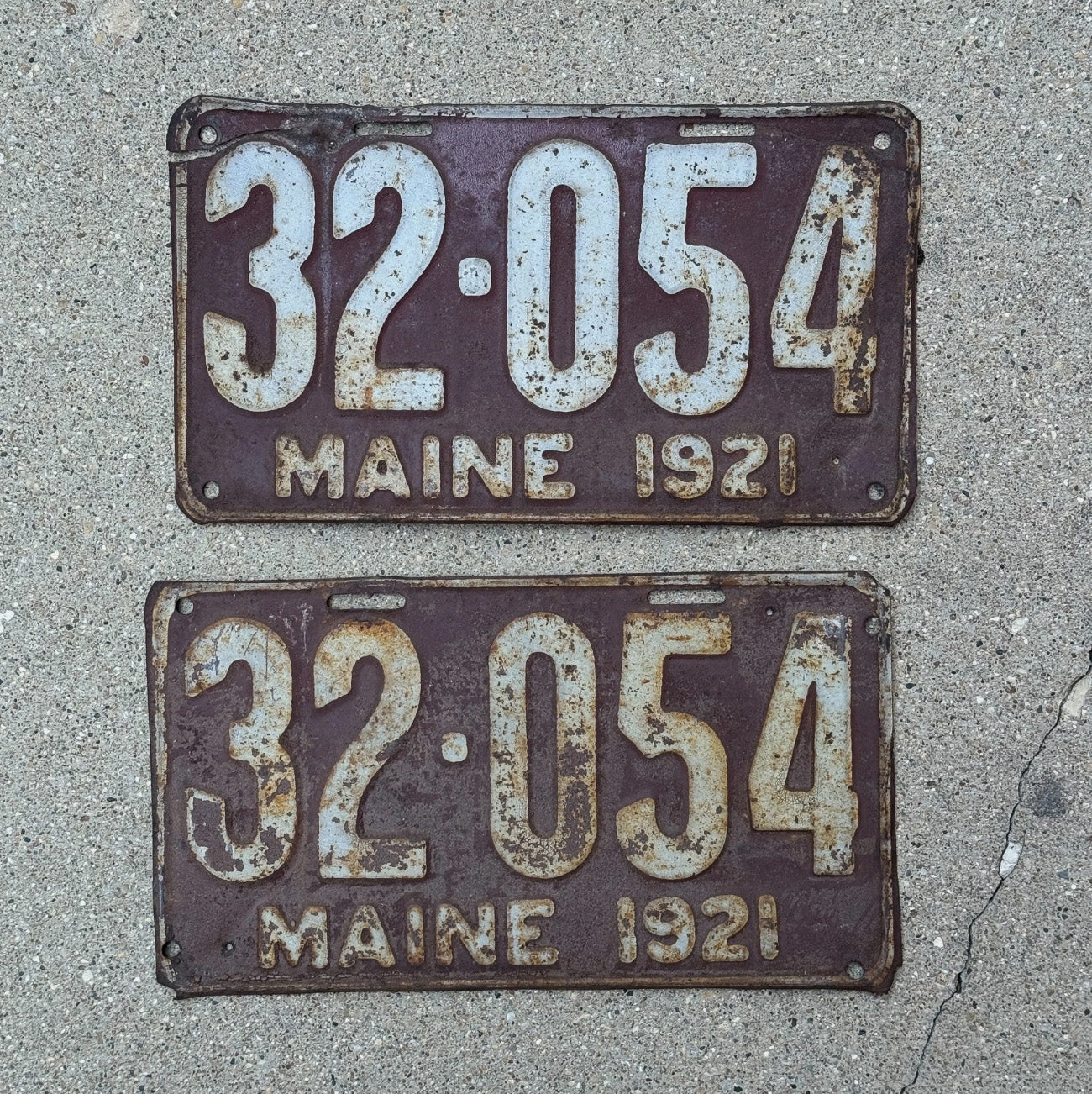 Photo of a 1921 Maine License Plate Pair Auto Tag Garage Decor Vintage Ford Chevy Dodge 32 054