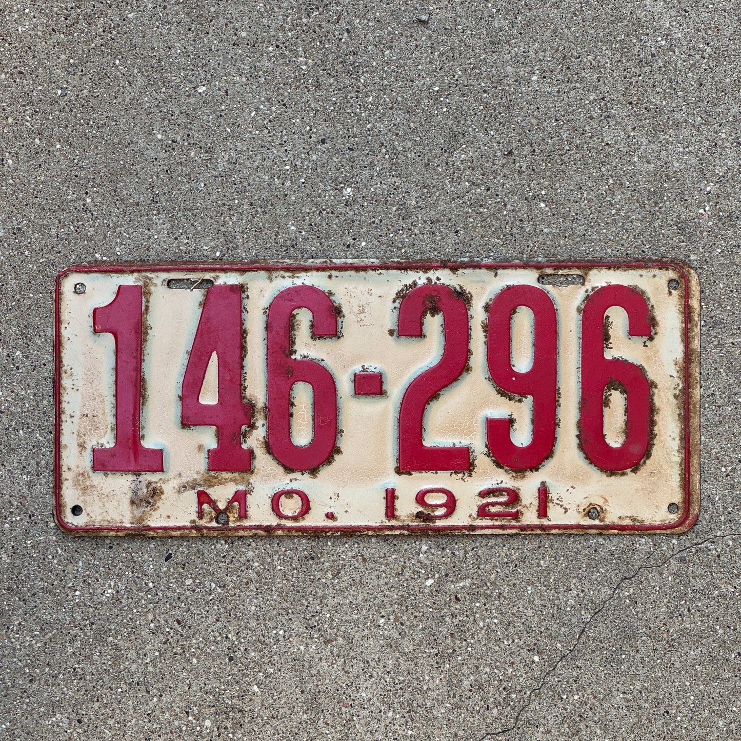 Photo of a 1921 Missouri License Plate Auto Tag Garage Decor Vintage 146 296