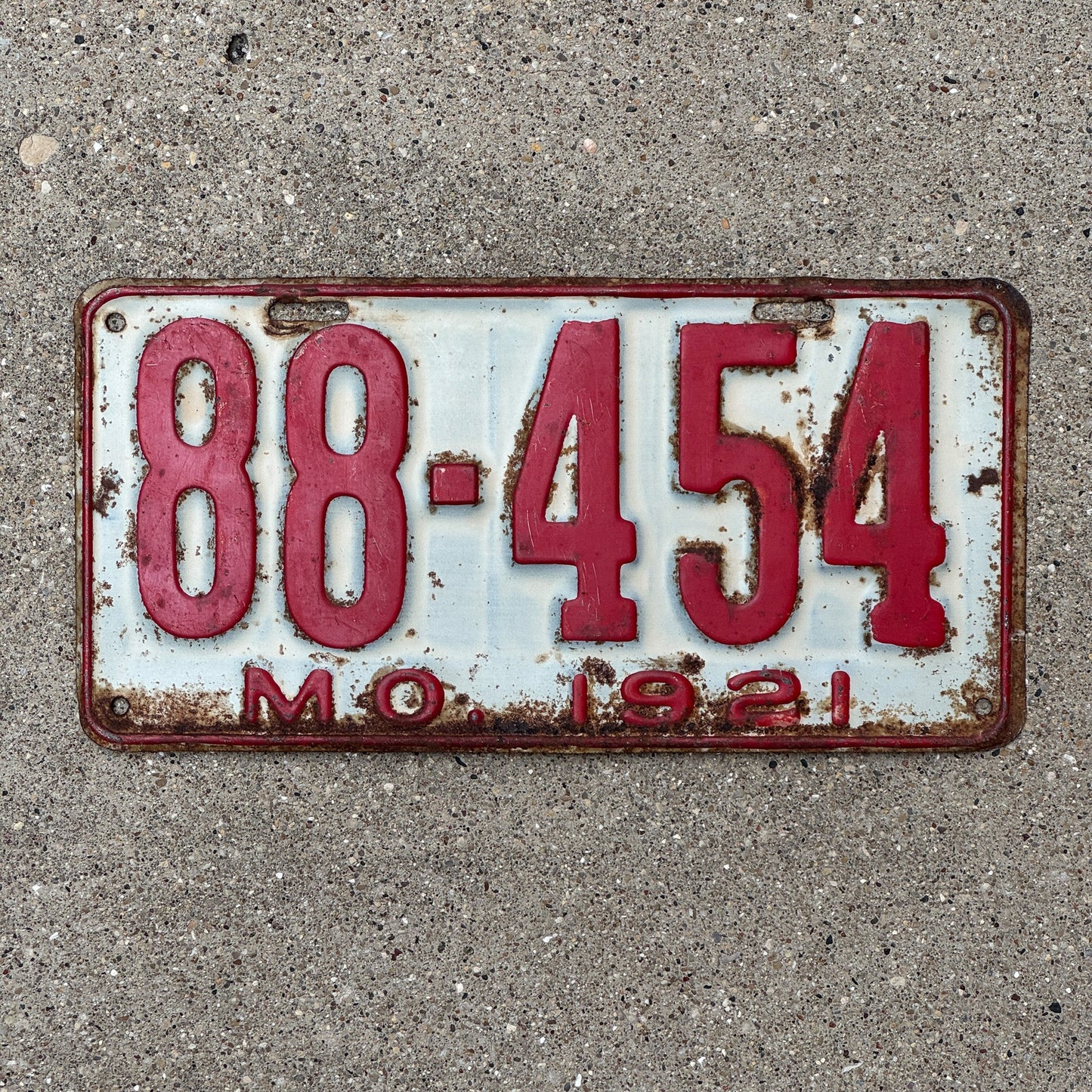 Photo of a 1921 Missouri License Plate Auto Tag Garage Decor Vintage 88 454