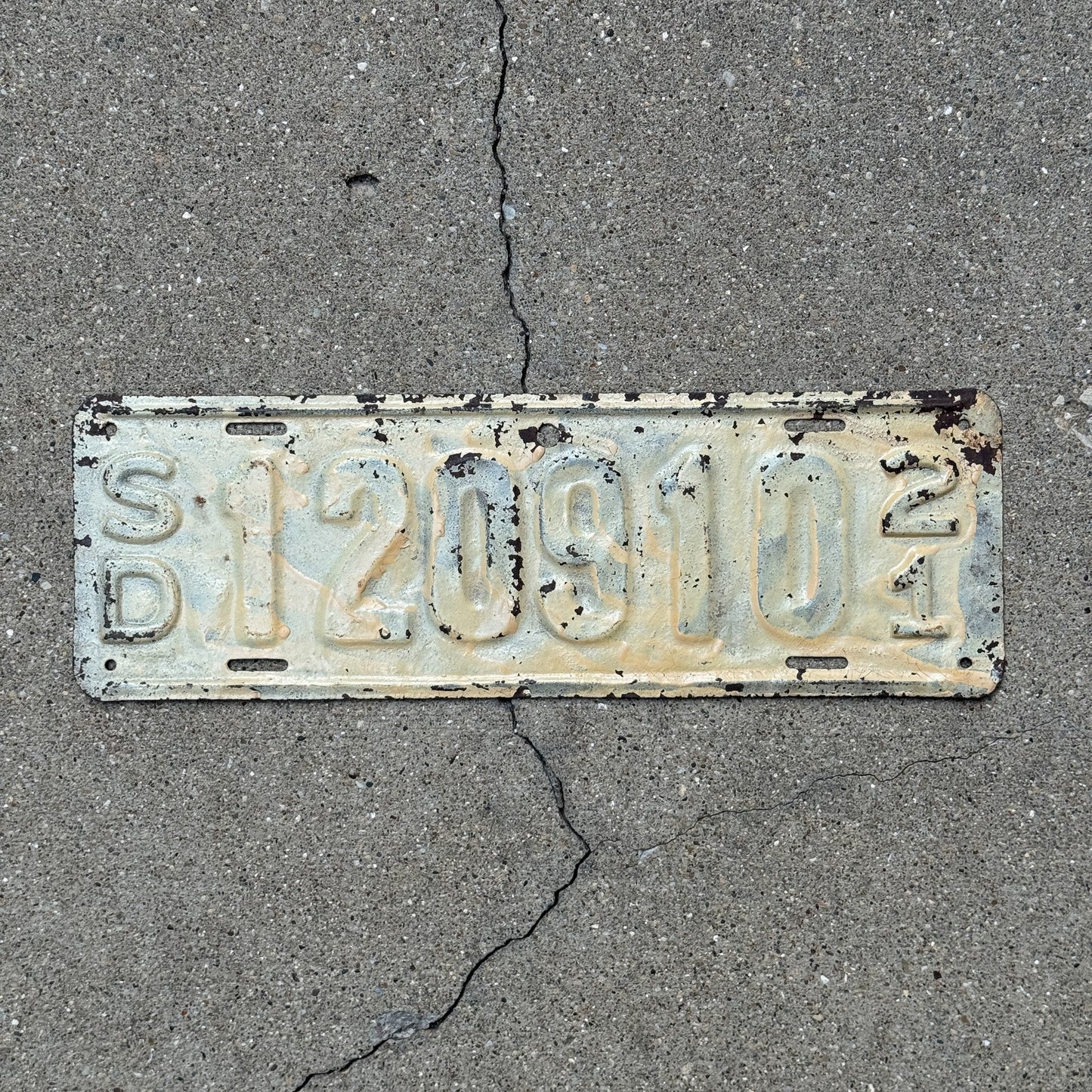 Photo of a 1921 South Dakota License Plate Auto Tag Garage Decor Vintage 120910