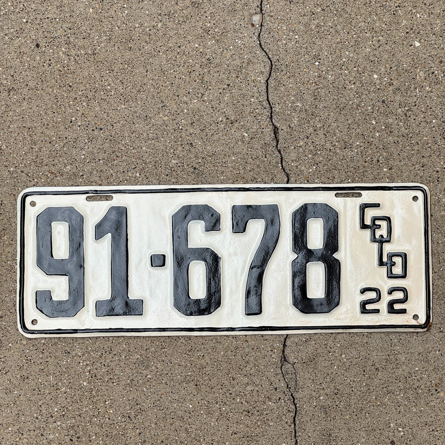 Photo of a 1922 Colorado License Plate Auto Tag Garage Decor Vintage 91 678