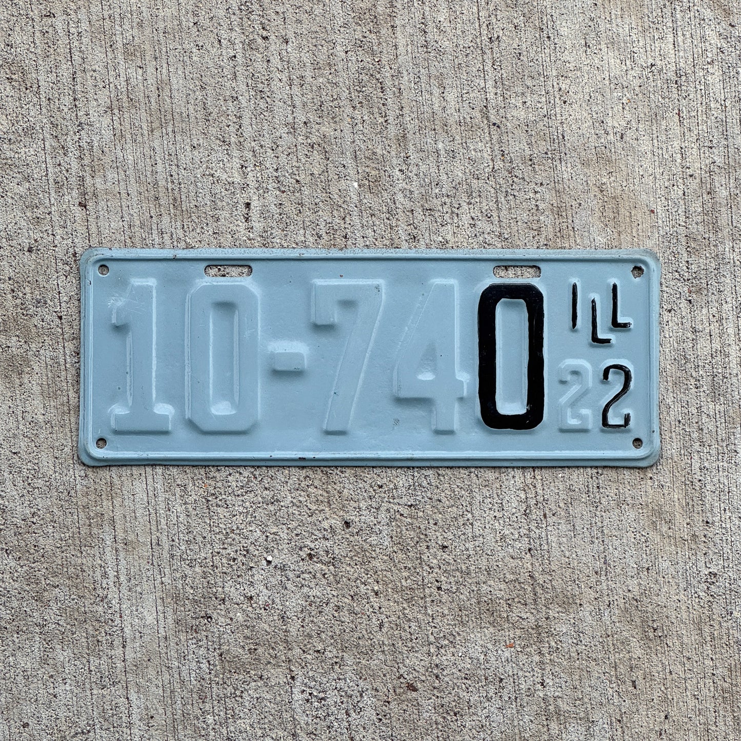 Photo of a 1922 Illinois License Plate Auto Tag Garage Decor Vintage 10 740 with original patina