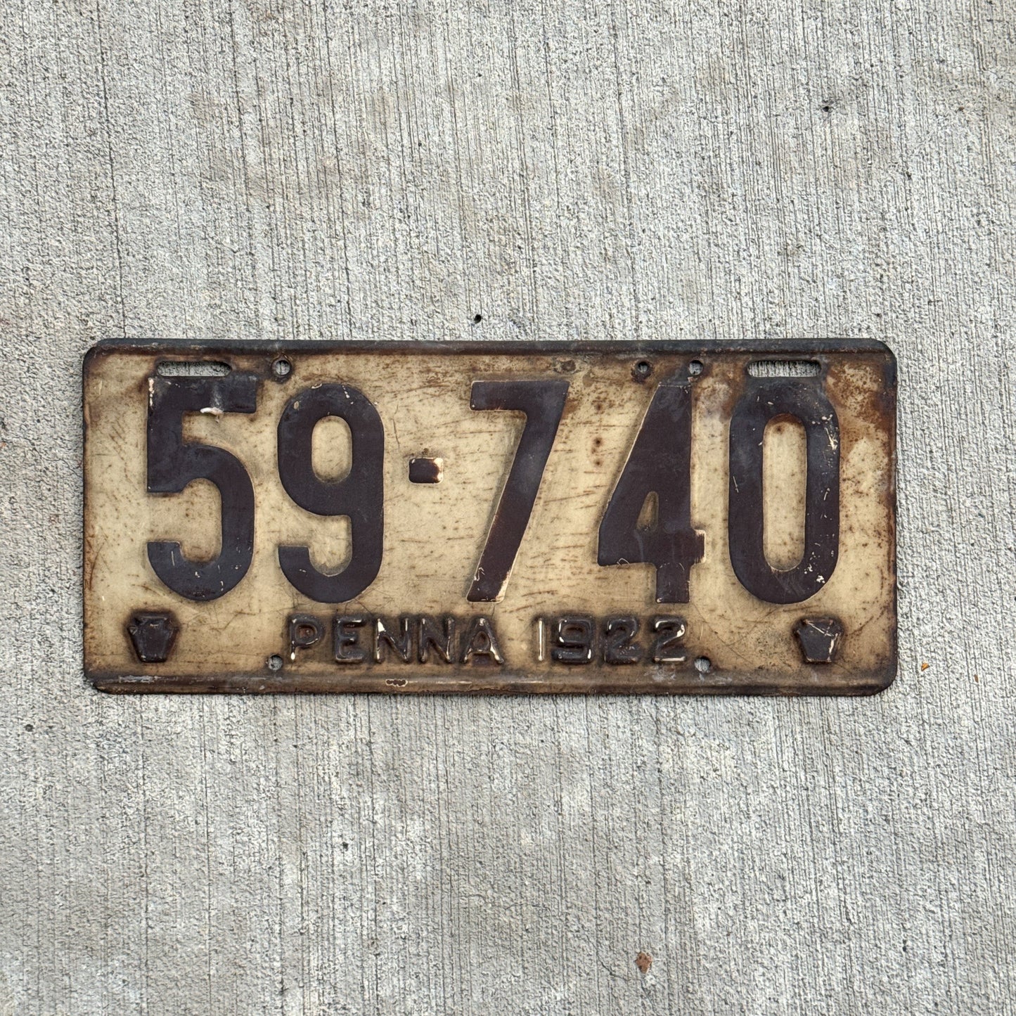 Photo of a 1922 Pennsylvania License Plate Auto Tag Garage Decor Vintage 59 740 with original patina