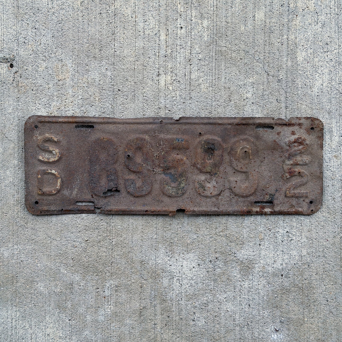 Photo of a 1922 South Dakota License Plate Auto Tag Garage Decor Vintage 89599 with original patina