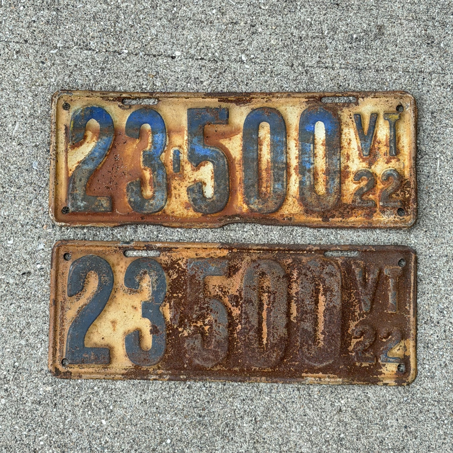 Photo of a 1922 Vermont License Plate Pair Auto Tag Garage Decor Vintage 23 500 with original patina