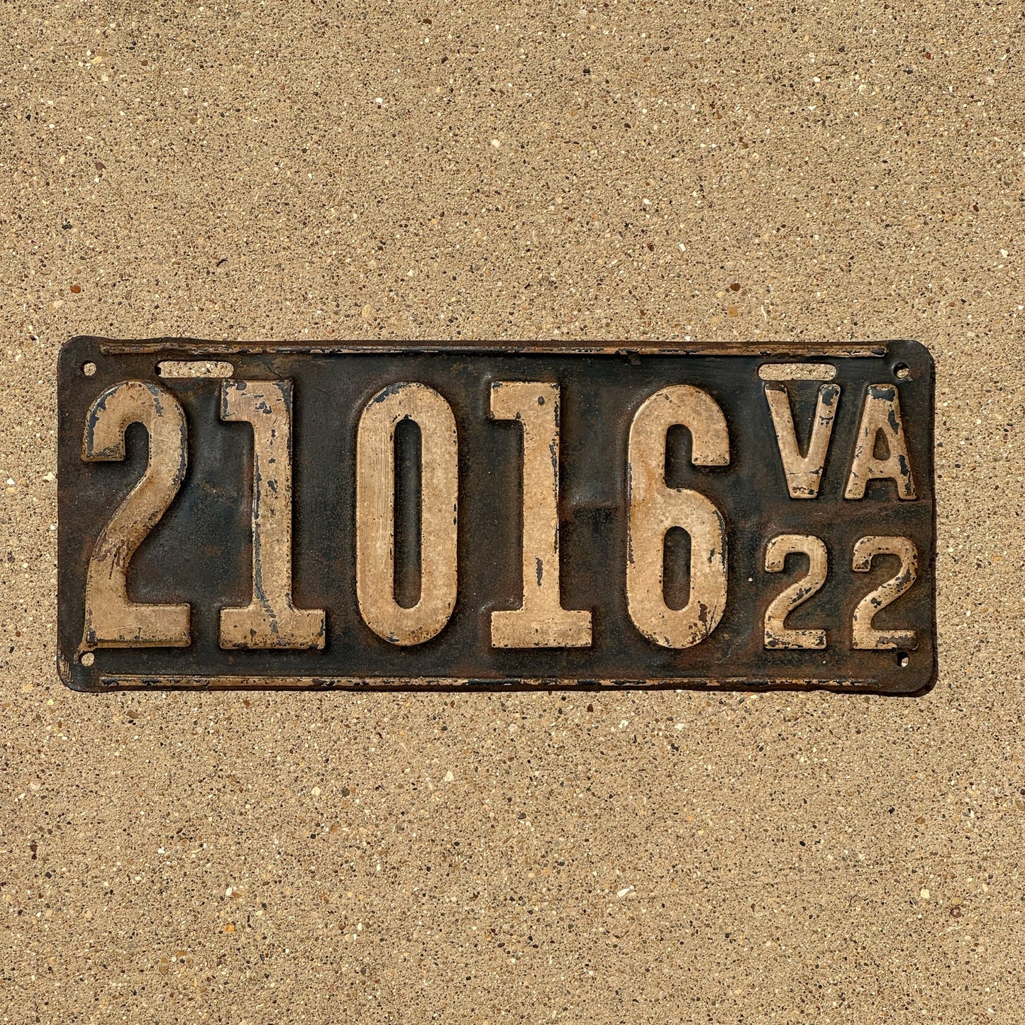 Photo of a 1922 Virginia License Plate Auto Tag Garage Decor Vintage 21016