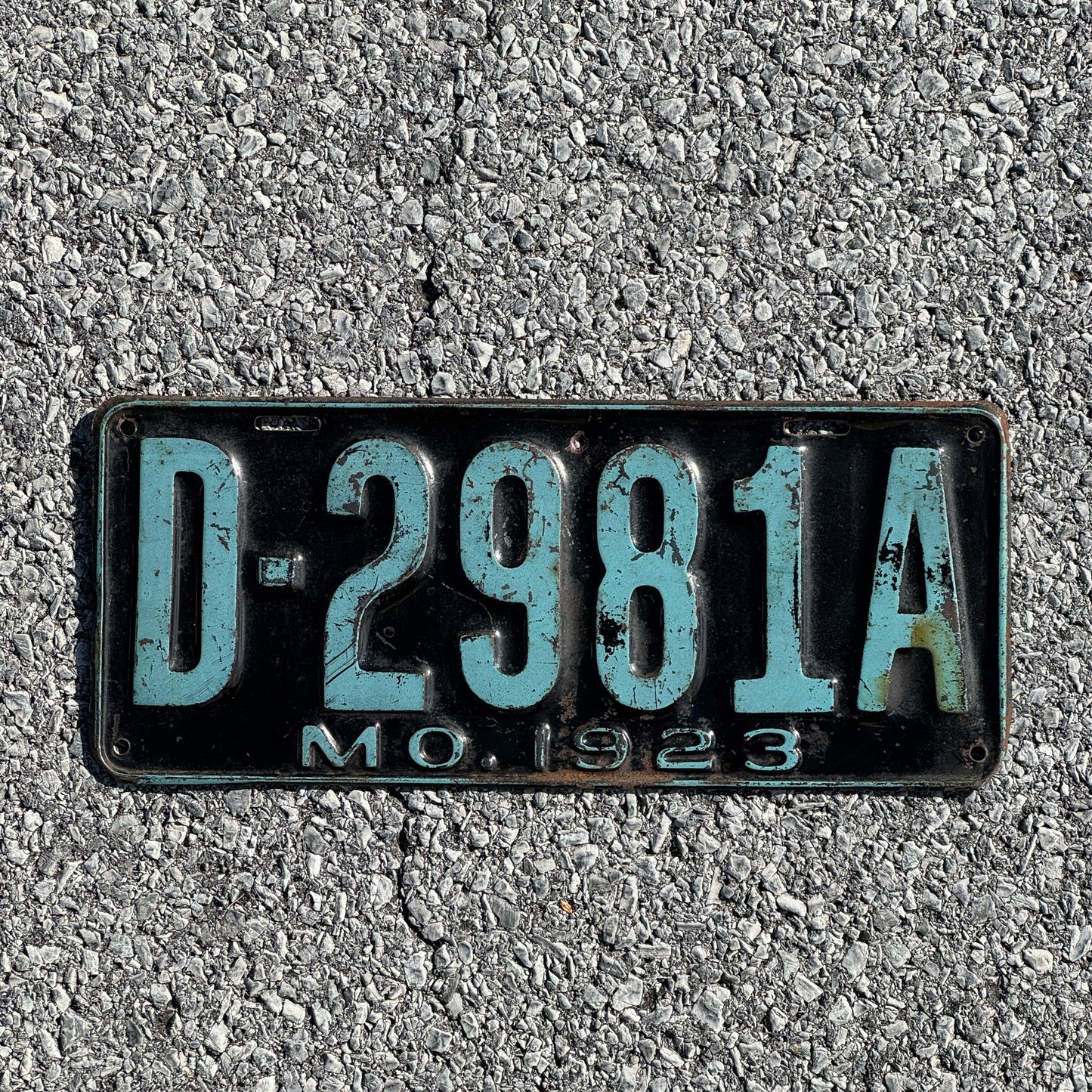 Photo of a 1923 Missouri Dealer License Plate Auto Tag Garage Decor Vintage D 2981 A