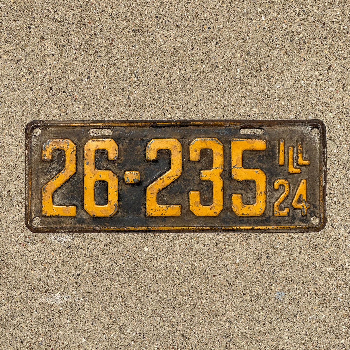 Photo of a 1924 Illinois License Plate Auto Tag Garage Decor Vintage 26 235