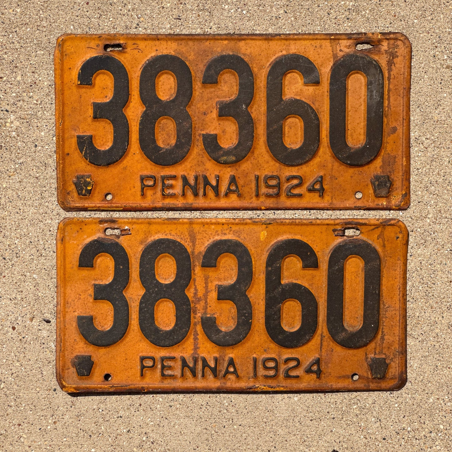 Photo of a 1924 Pennsylvania License Plate Pair Auto Tag Garage Decor Vintage 38360