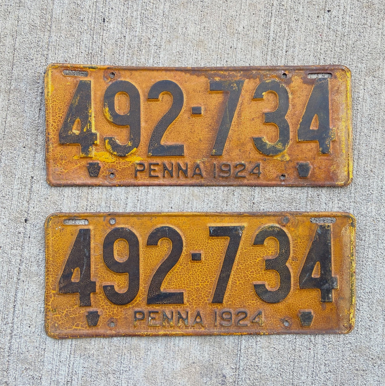 Photo of a 1924 Pennsylvania License Plate Pair Auto Tag Garage Decor Vintage 492 734 with original patina