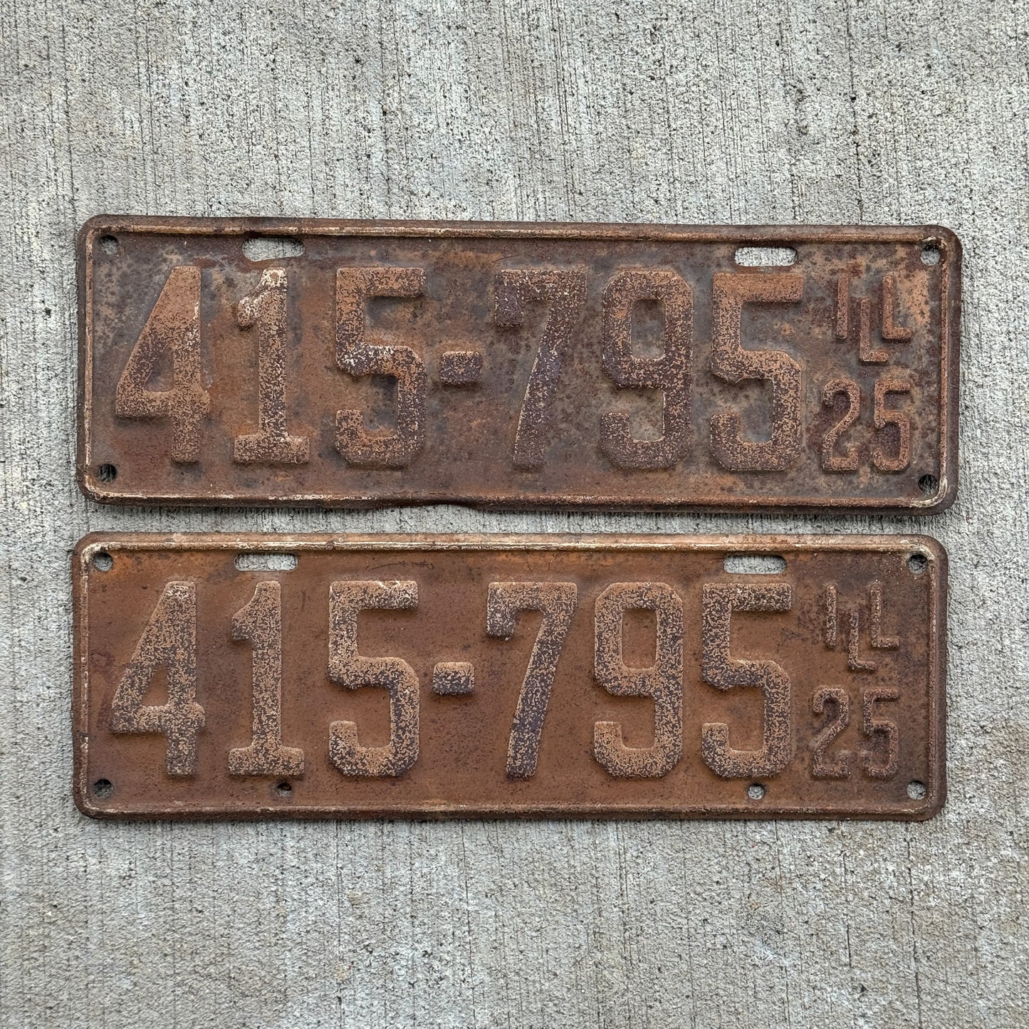 Photo of a 1925 Illinois License Plate Pair Auto Tag Garage Decor Vintage 415 795 with original patina