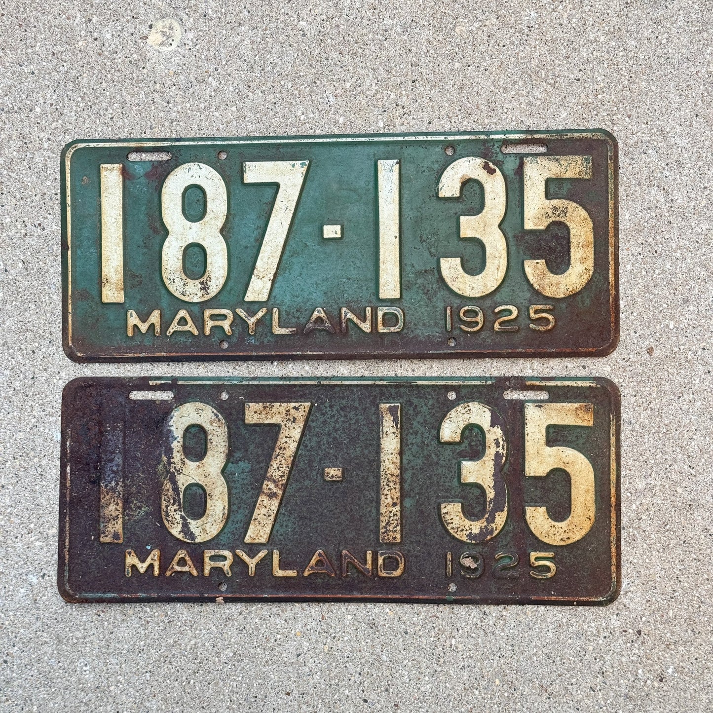 Photo of a 1925 Maryland License Plate Pair Auto Tag Garage Decor Vintage 187 135 with original patina