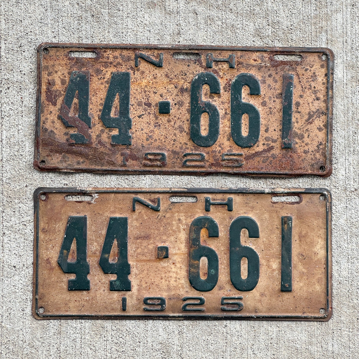Photo of a 1925 New Hampshire License Plate Pair Auto Tag Garage Decor Vintage 44 661 with original patina
