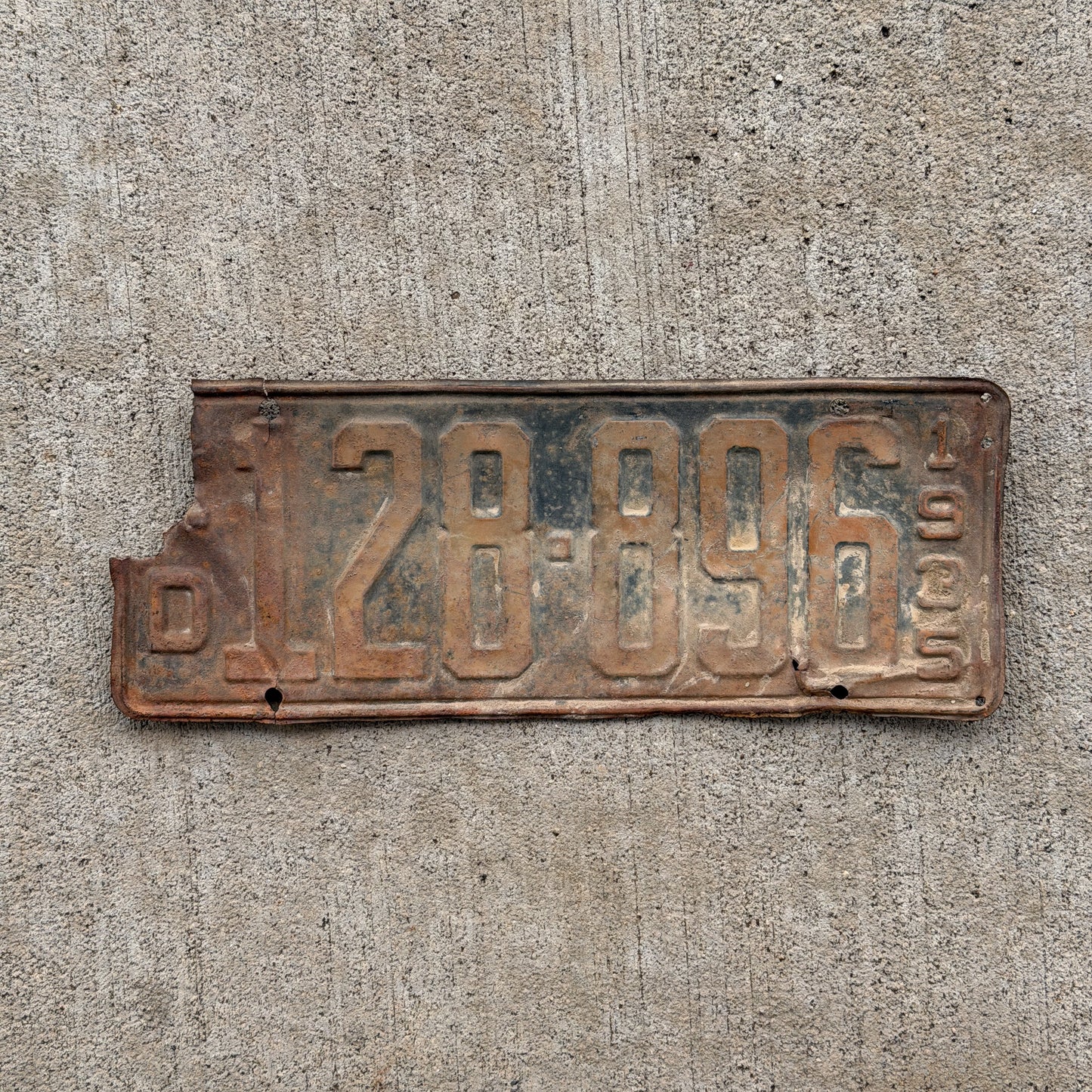 Photo of a 1925 North Dakota License Plate Auto Tag Garage Decor Vintage 128 896 with original patina