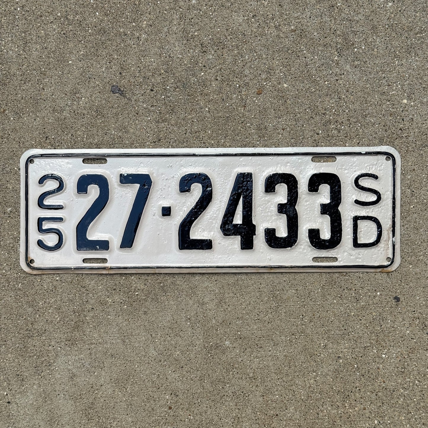 Photo of a 1925 South Dakota License Plate Auto Tag Garage Decor Vintage 27 2433