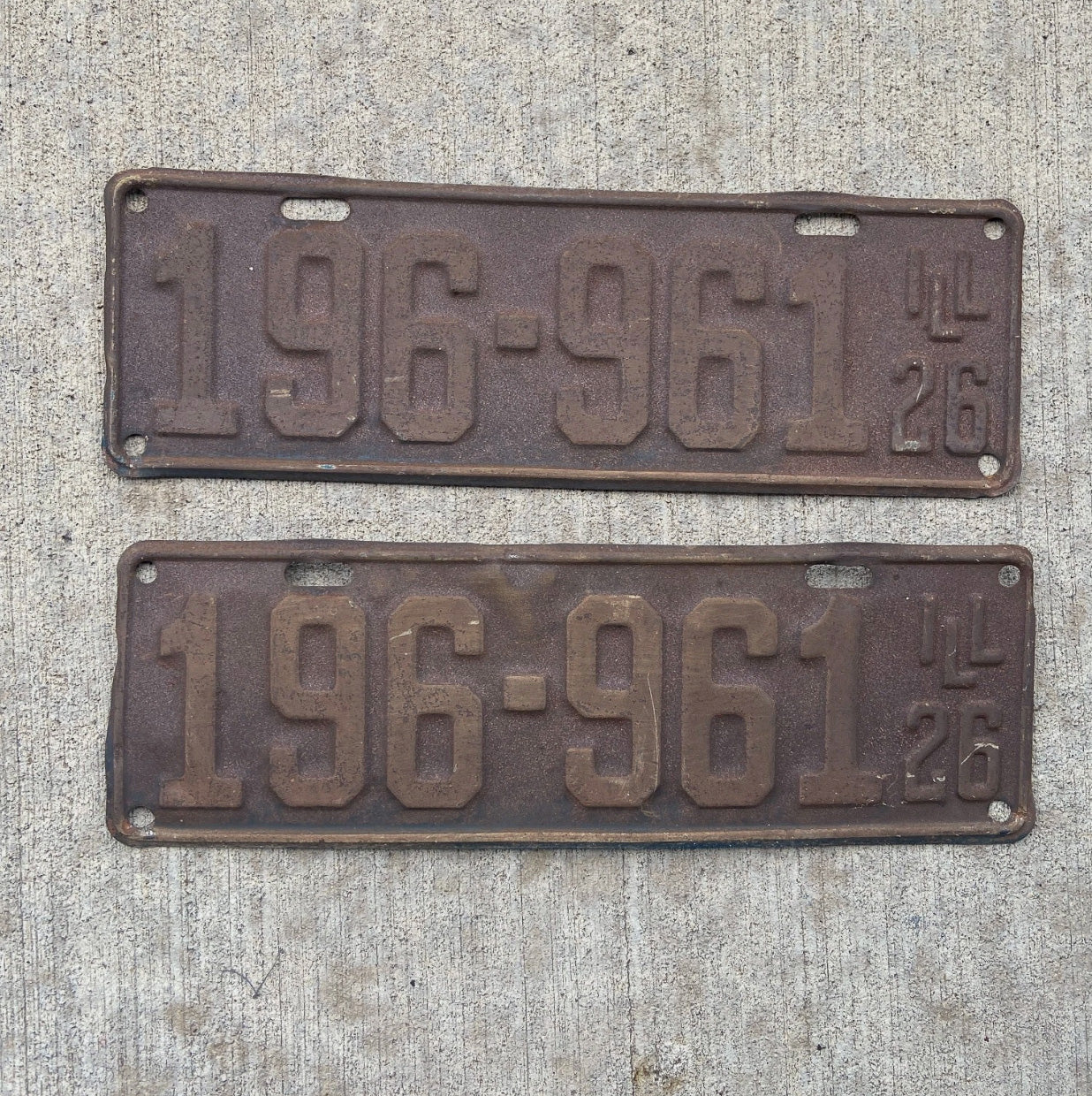 Photo of a 1926 Illinois License Plate Pair Auto Tag Garage Decor Vintage 196961 with original patina
