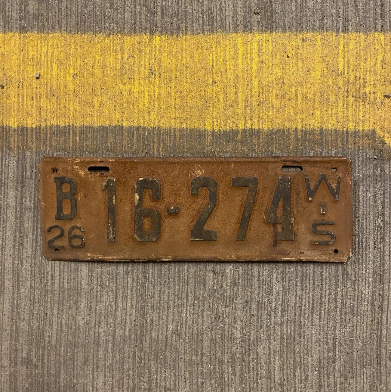 Photo of a 1926 Wisconsin License Plate Auto Tag Garage Decor Vintage Rusty Rustic B 160274