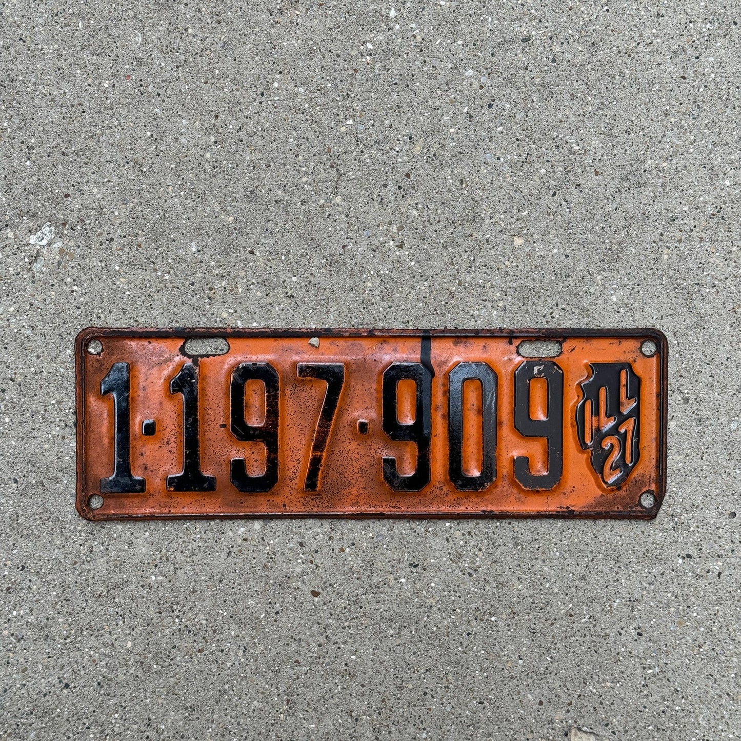 Photo of a 1927 Illinois License Plate Auto Tag Garage Decor Vintage 1 197 909 with original patina