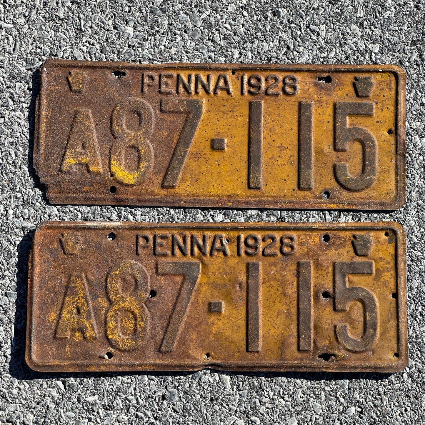 Photo of a 1928 Pennsylvania License Plate Pair Auto Tag Garage Decor Vintage A 87 115