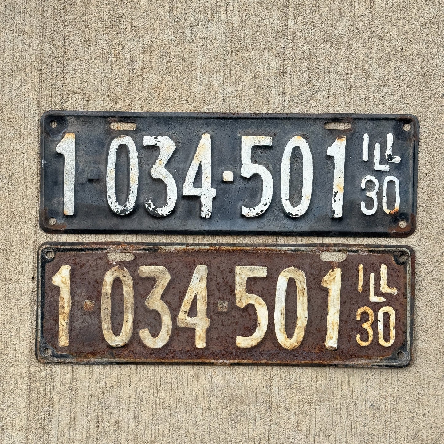 Photo of a 1930 Illinois License Plate Pair Auto Tag Garage Decor Vintage 1034501