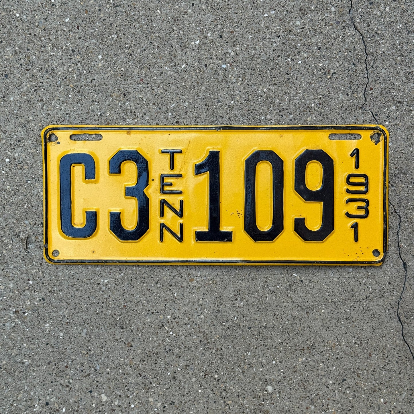 Photo of a 1931 Tennessee Truck License Plate Auto Tag Garage Decor Vintage C 3 109