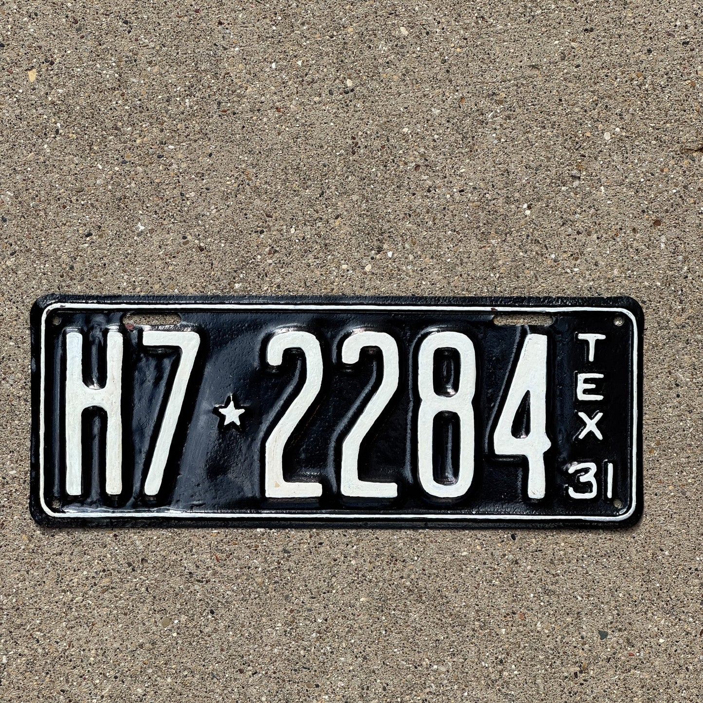 Photo of a 1931 Texas License Plate Auto Tag Garage Decor Vintage H7 2284