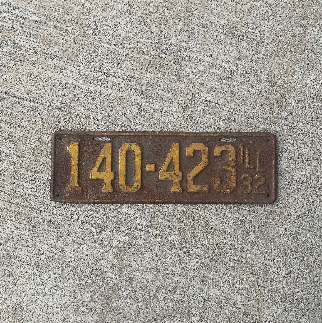 Photo of a 1932 Illinois License Plate Auto Tag Garage Decor Vintage 140 423 with original patina