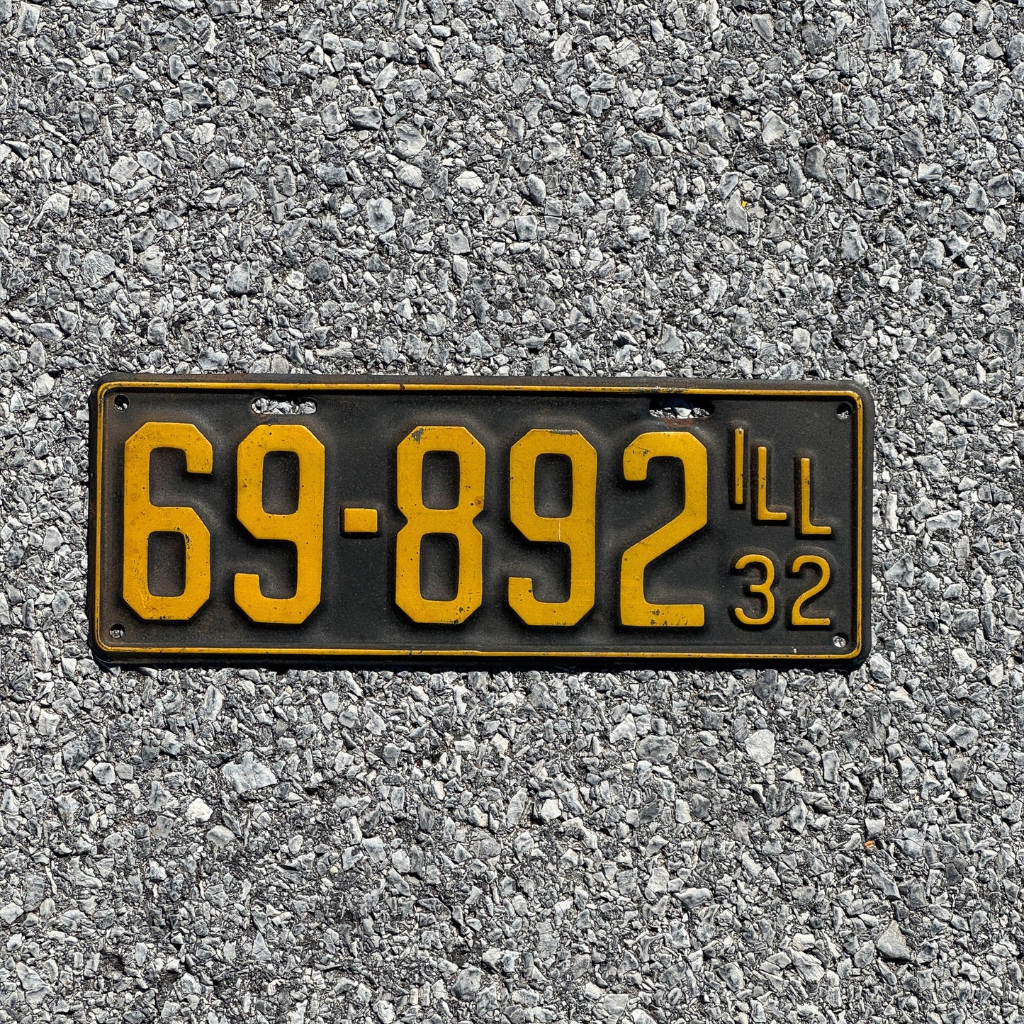 Photo of a 1932 Illinois License Plate Auto Tag Garage Decor Vintage 69 892