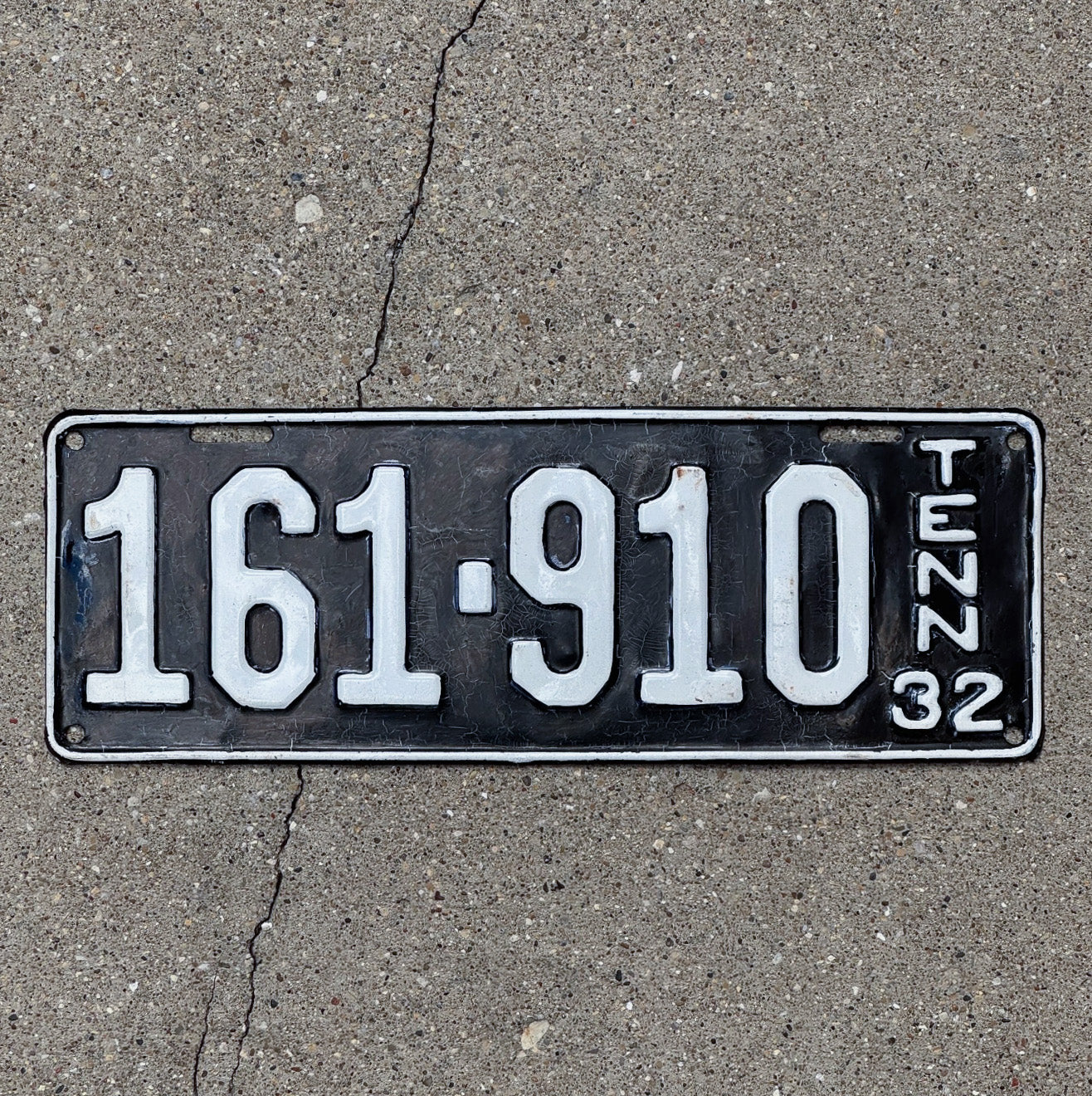 Photo of a 1932 Tennessee License Plate Auto Tag Garage Decor Vintage 161 910 with original patina